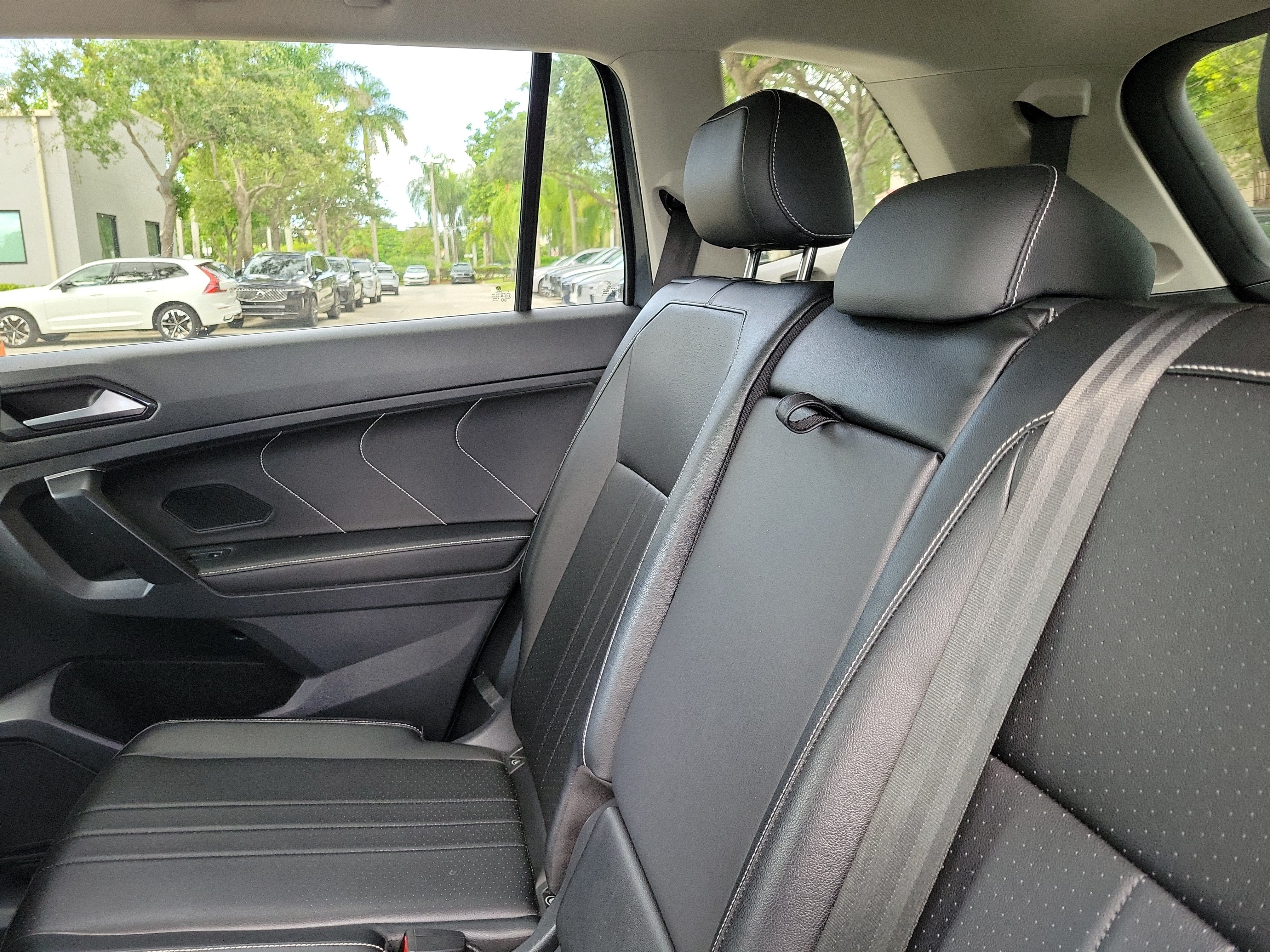 2024 Volkswagen Tiguan SE - Photo 11