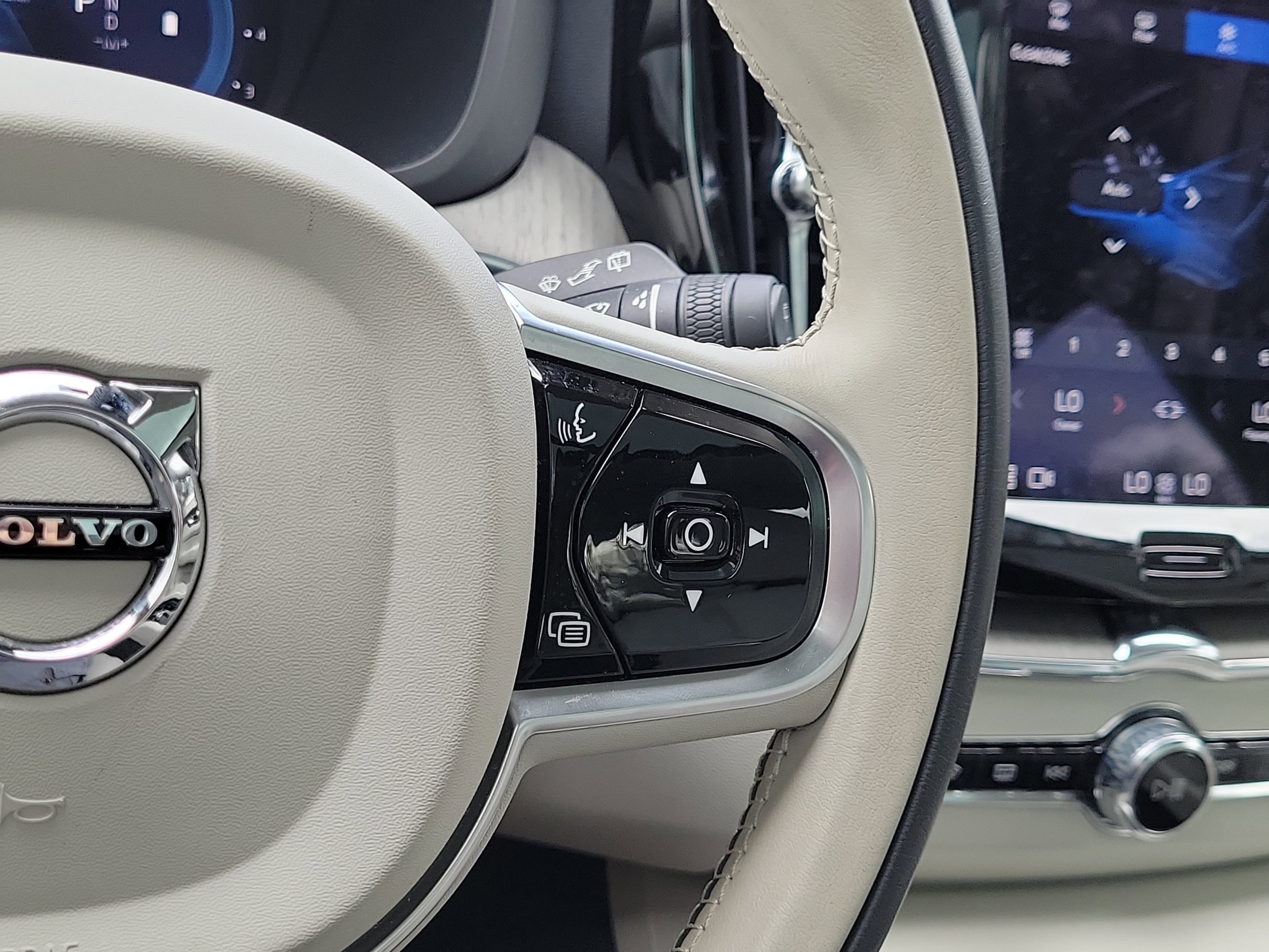 2023 Volvo XC60 Plus - Photo 25