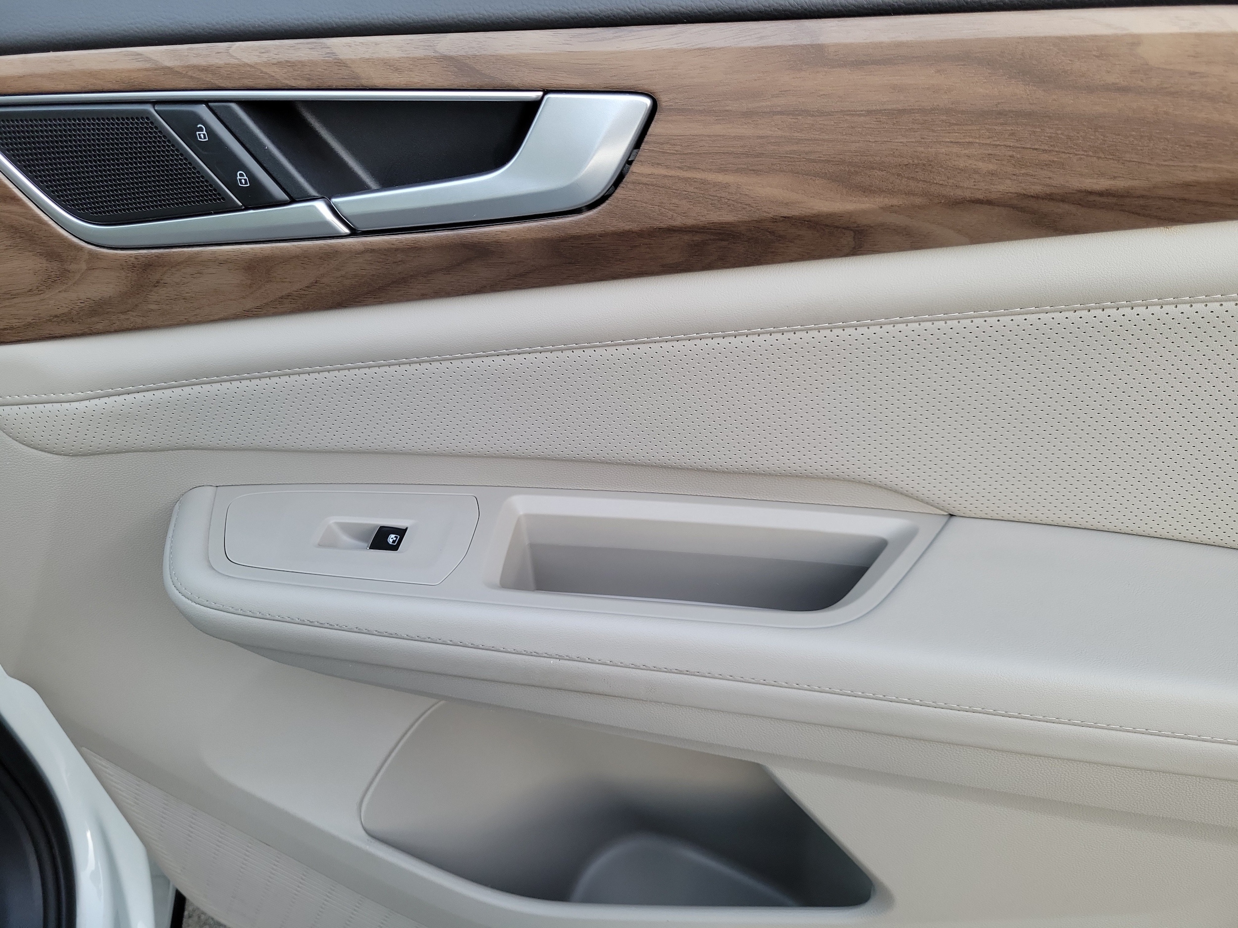 2024 Volkswagen Atlas SE w/Tech - Photo 25