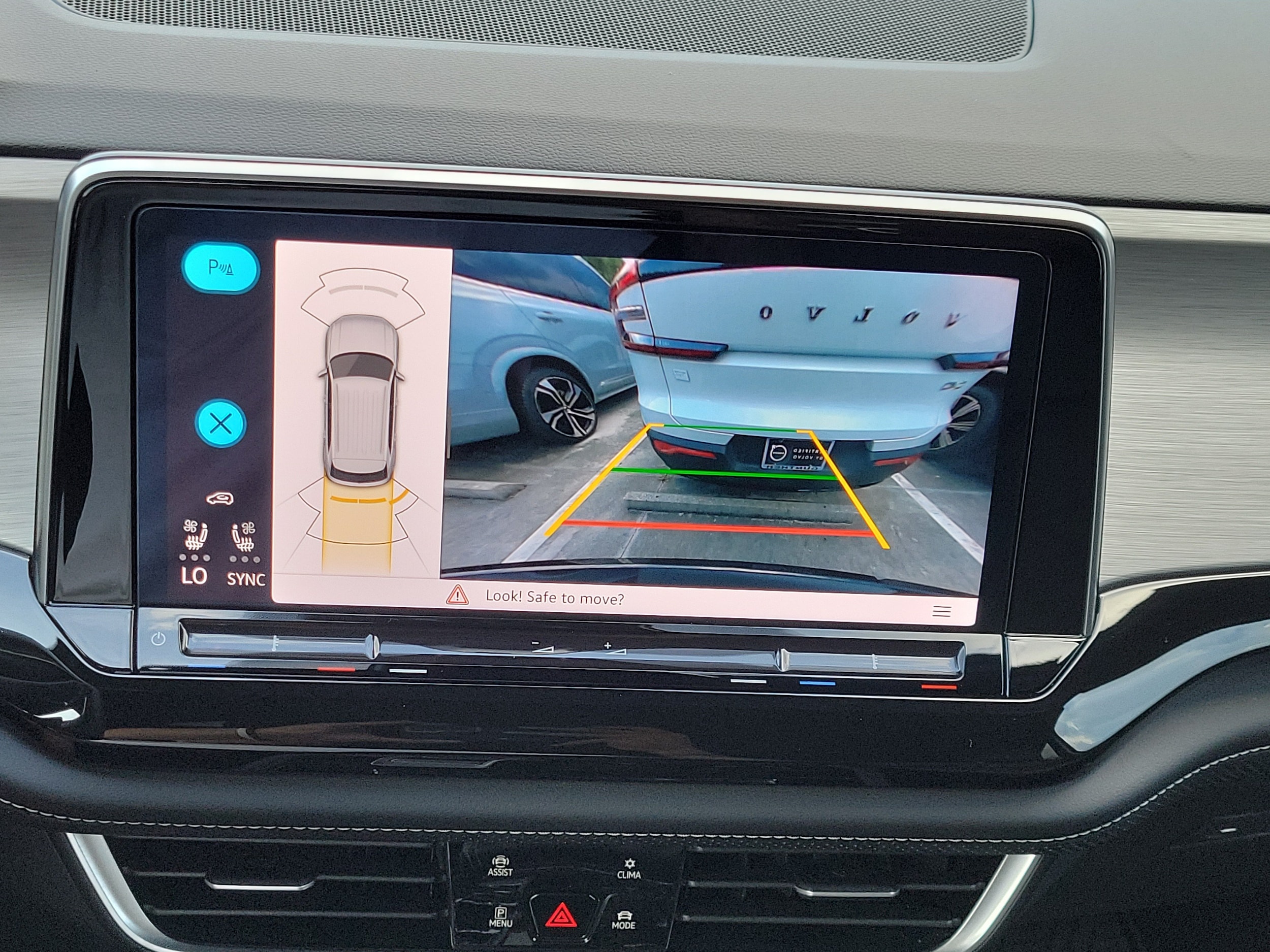 2025 Volkswagen Atlas Cross Sport SE w/Tech - Photo 23