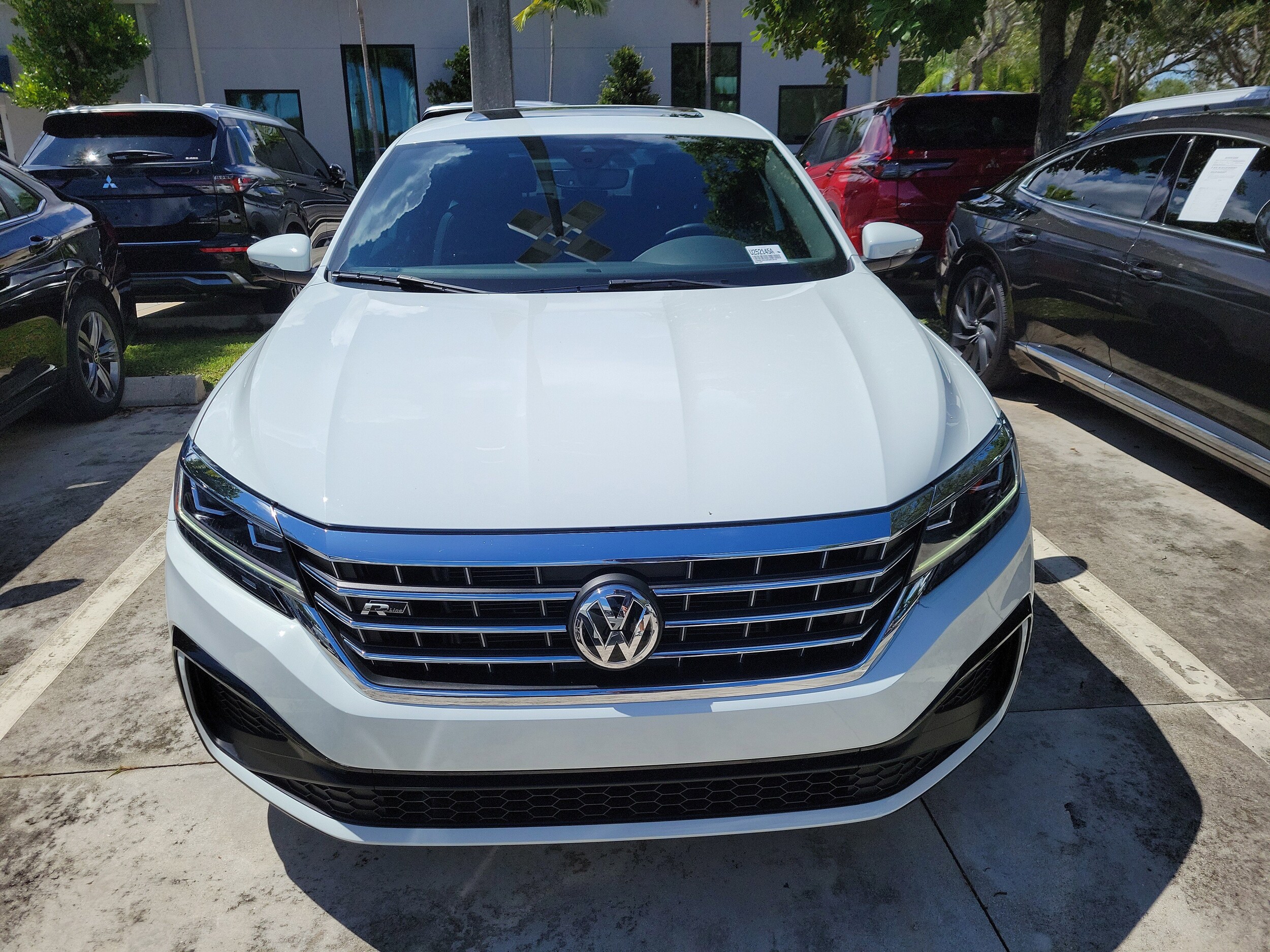 2022 Volkswagen Passat R-Line photo 2