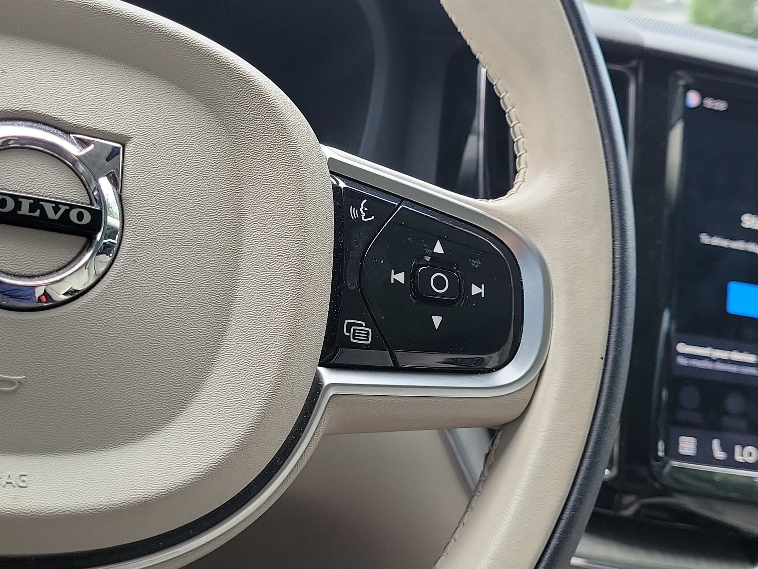 2025 Volvo XC60 Plus - Photo 18