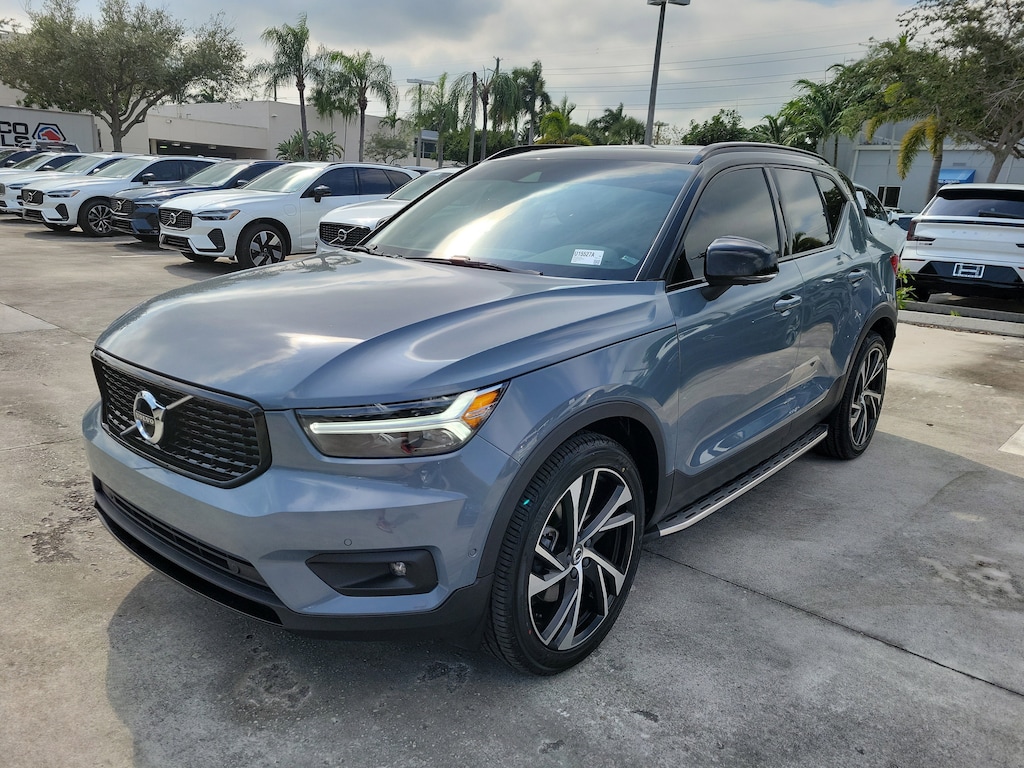 Used 2022 Volvo XC40 T5 AWD R-Design SUV
