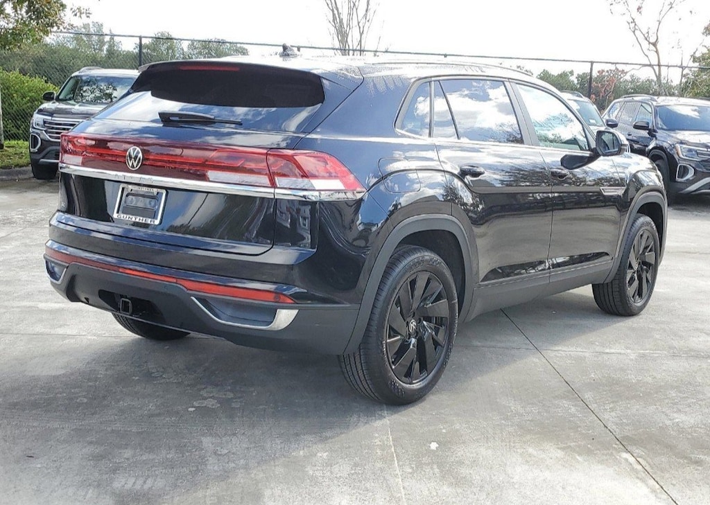 New 2026 Volkswagen Atlas Cross Sport 2.0T SE w/Technology SUV