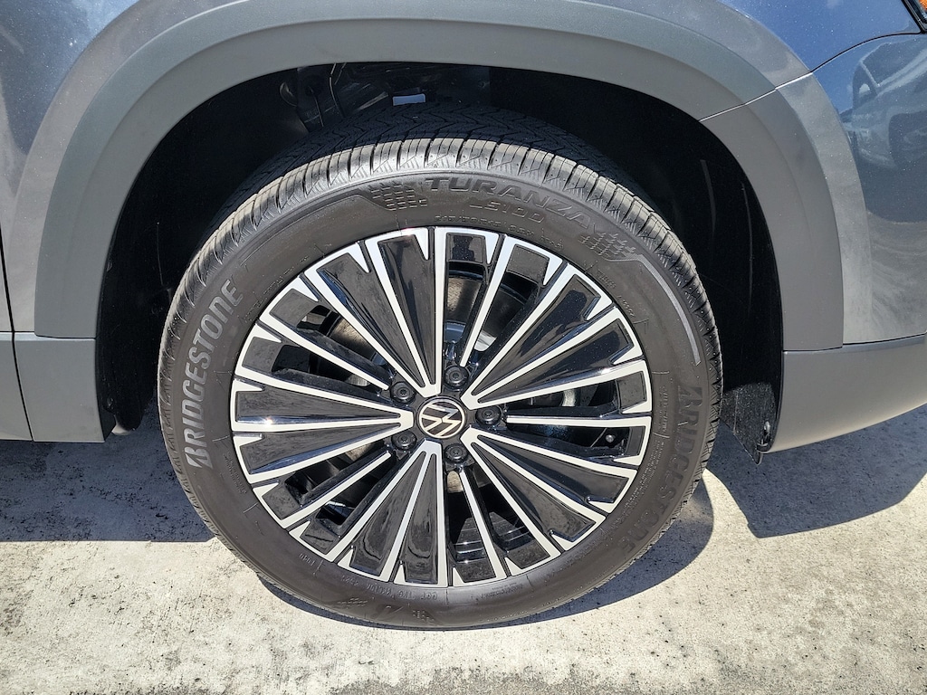 New 2026 Volkswagen Taos 1.5T SE SUV