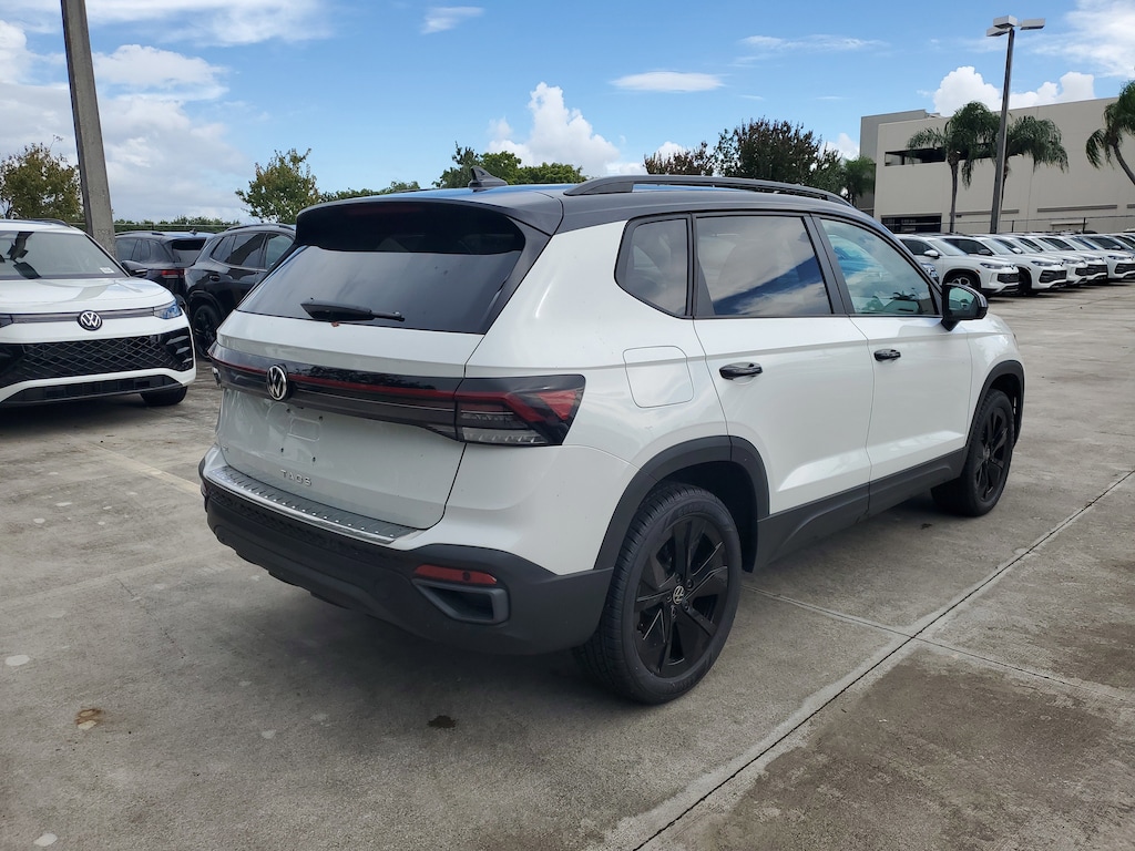 New 2025 Volkswagen Taos 1.5T SE Black SUV