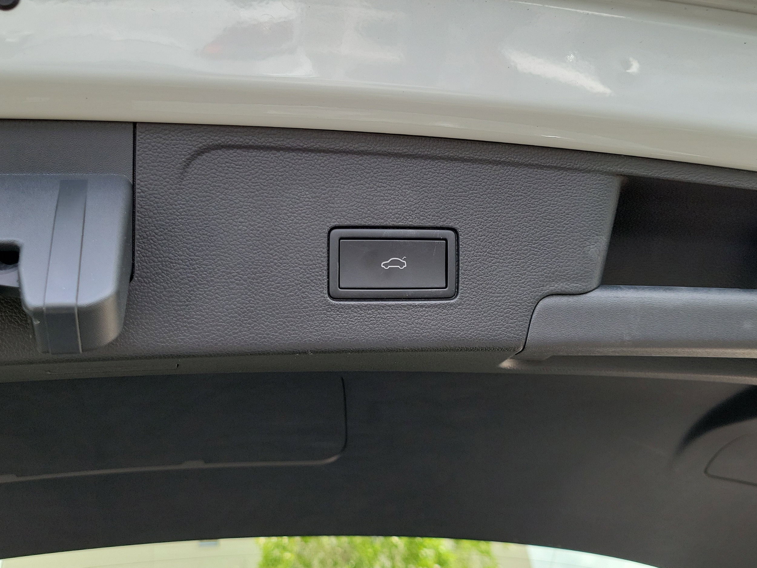 2024 Volkswagen Atlas Cross Sport SE w/Tech - Photo 9
