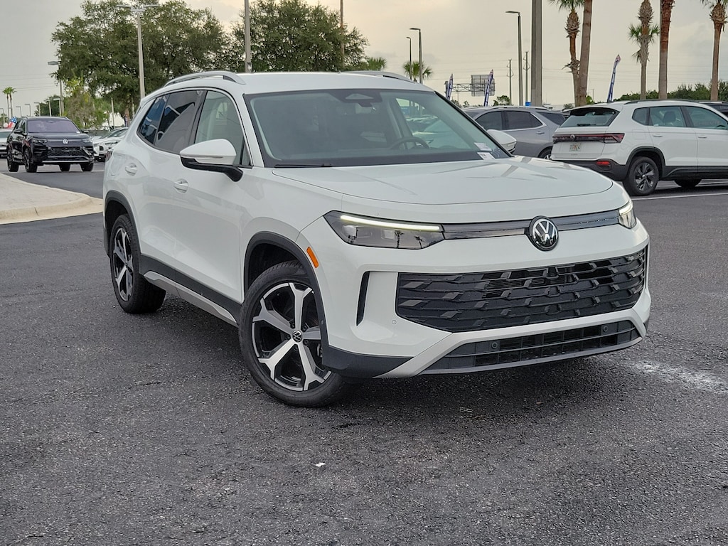 Certified 2025 Volkswagen Tiguan 2.0T SE SUV