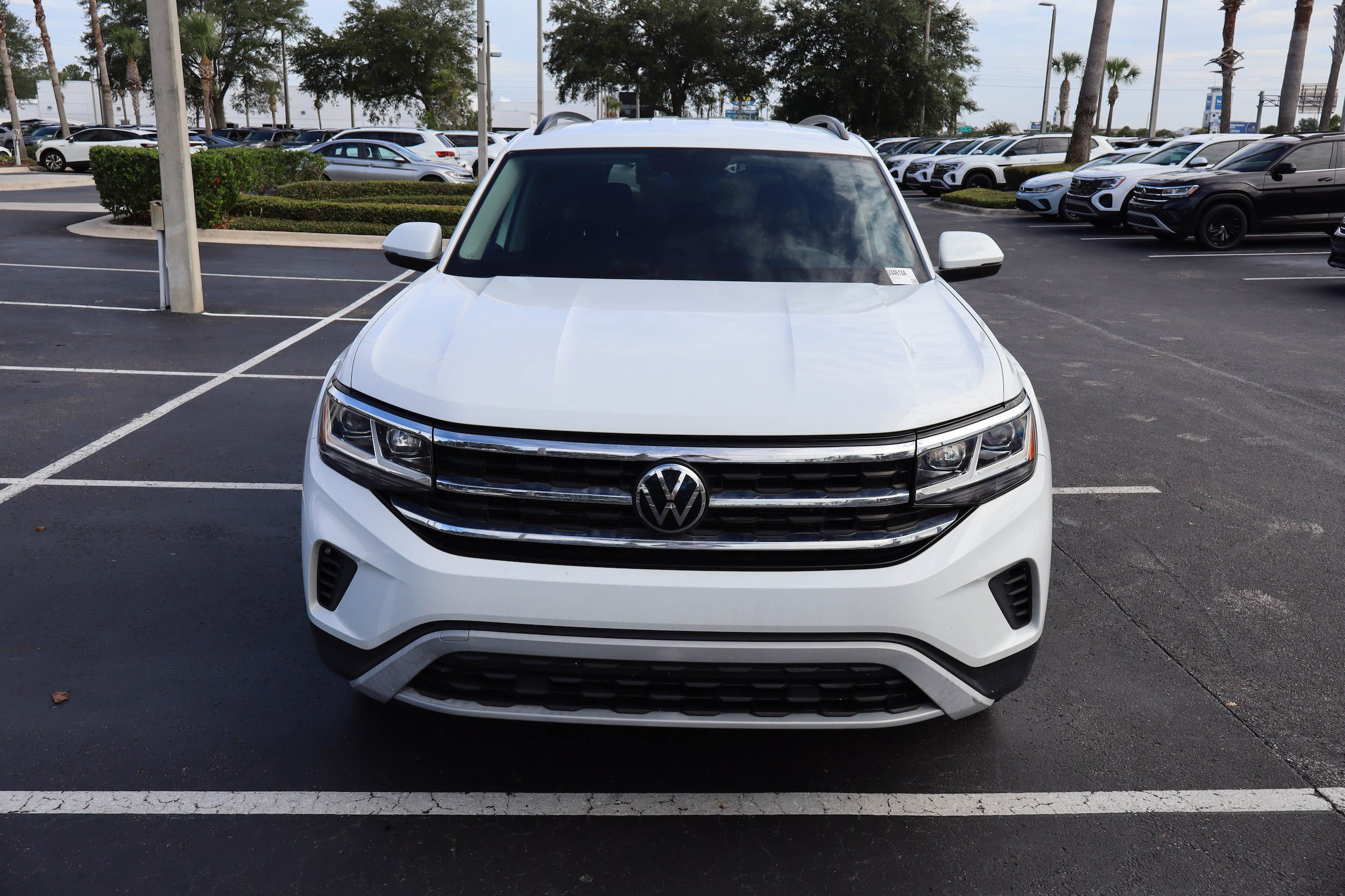 2023 Volkswagen Atlas SE - Photo 3