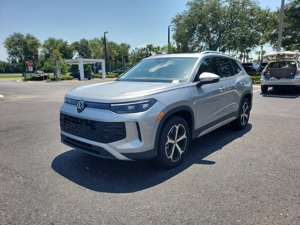 New 2025 Volkswagen Tiguan 2.0T SE SUV