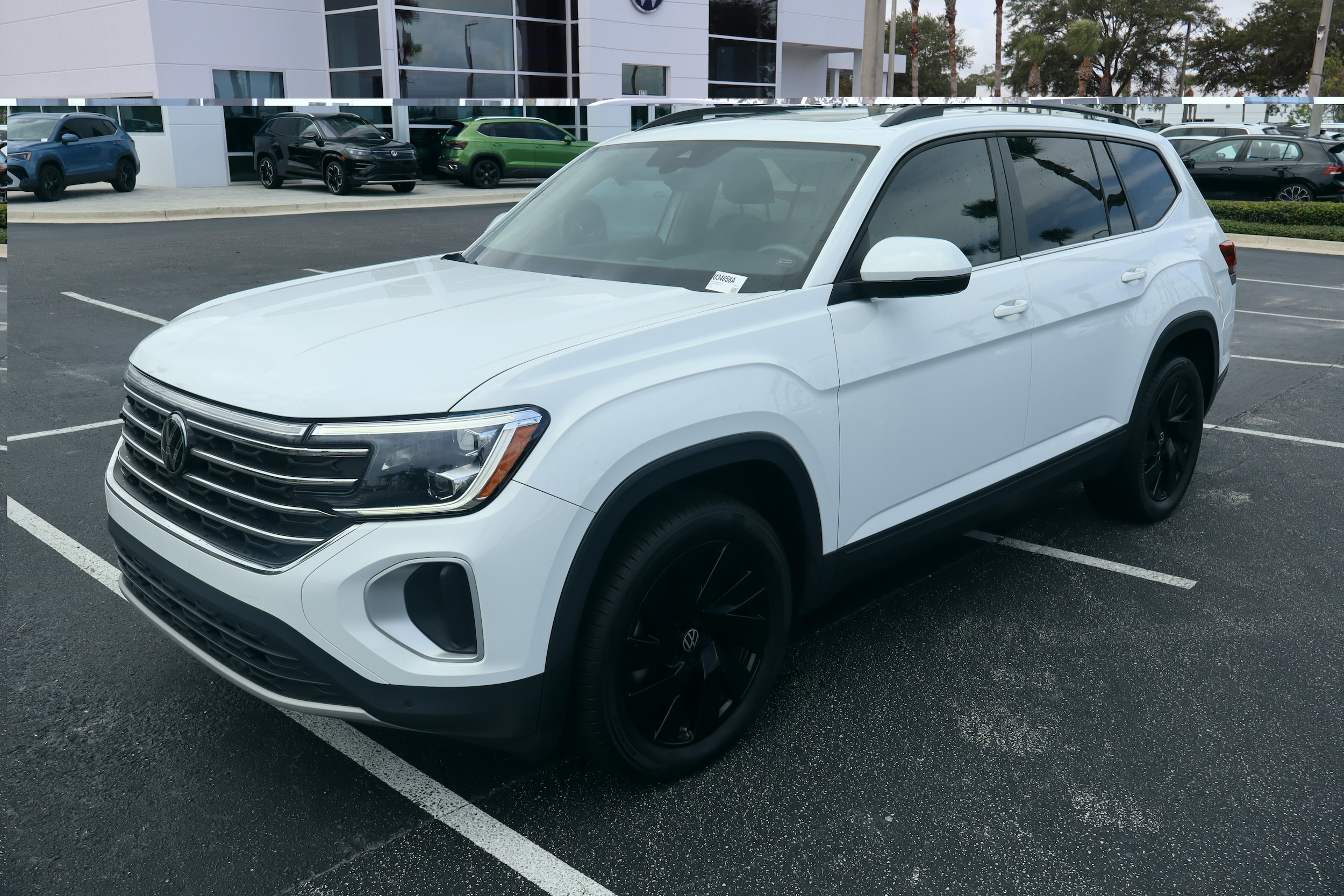 2024 Volkswagen Atlas SE w/Tech - Photo 3