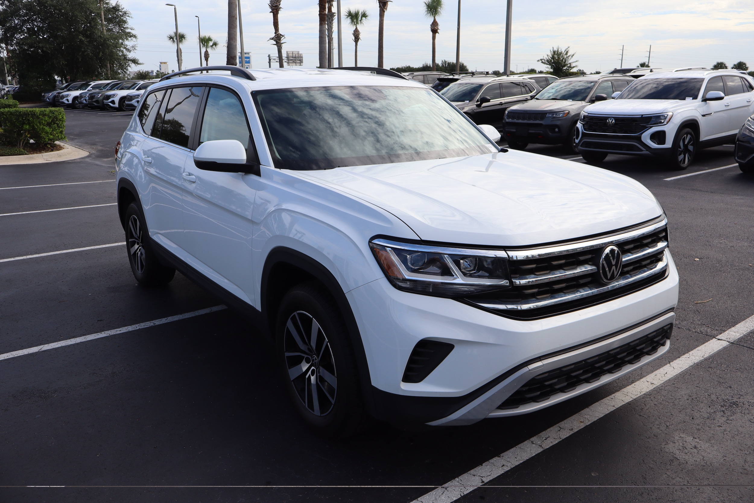 2023 Volkswagen Atlas SE - Photo 1
