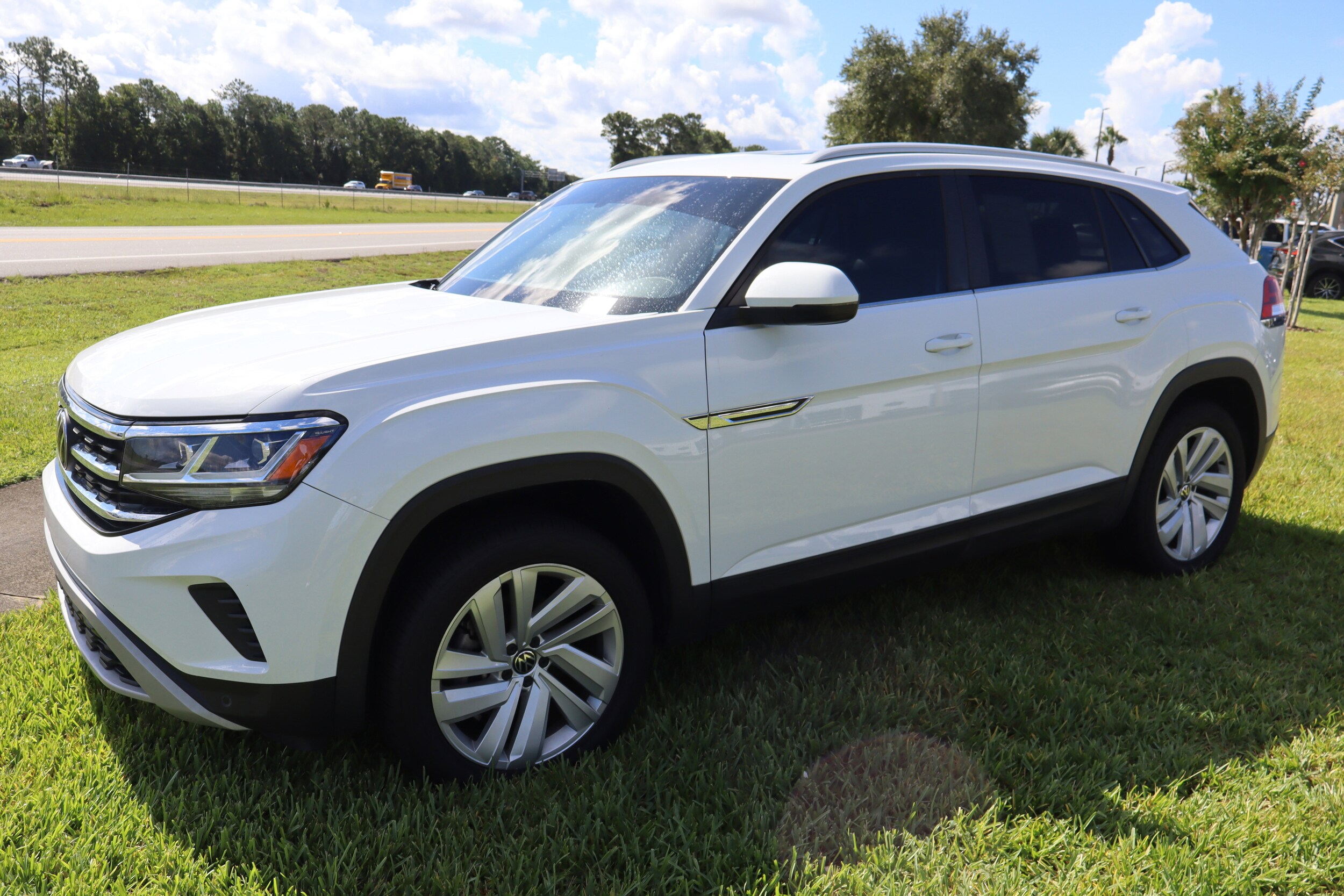 2021 Volkswagen Atlas Cross Sport V6 SE Technology photo 4