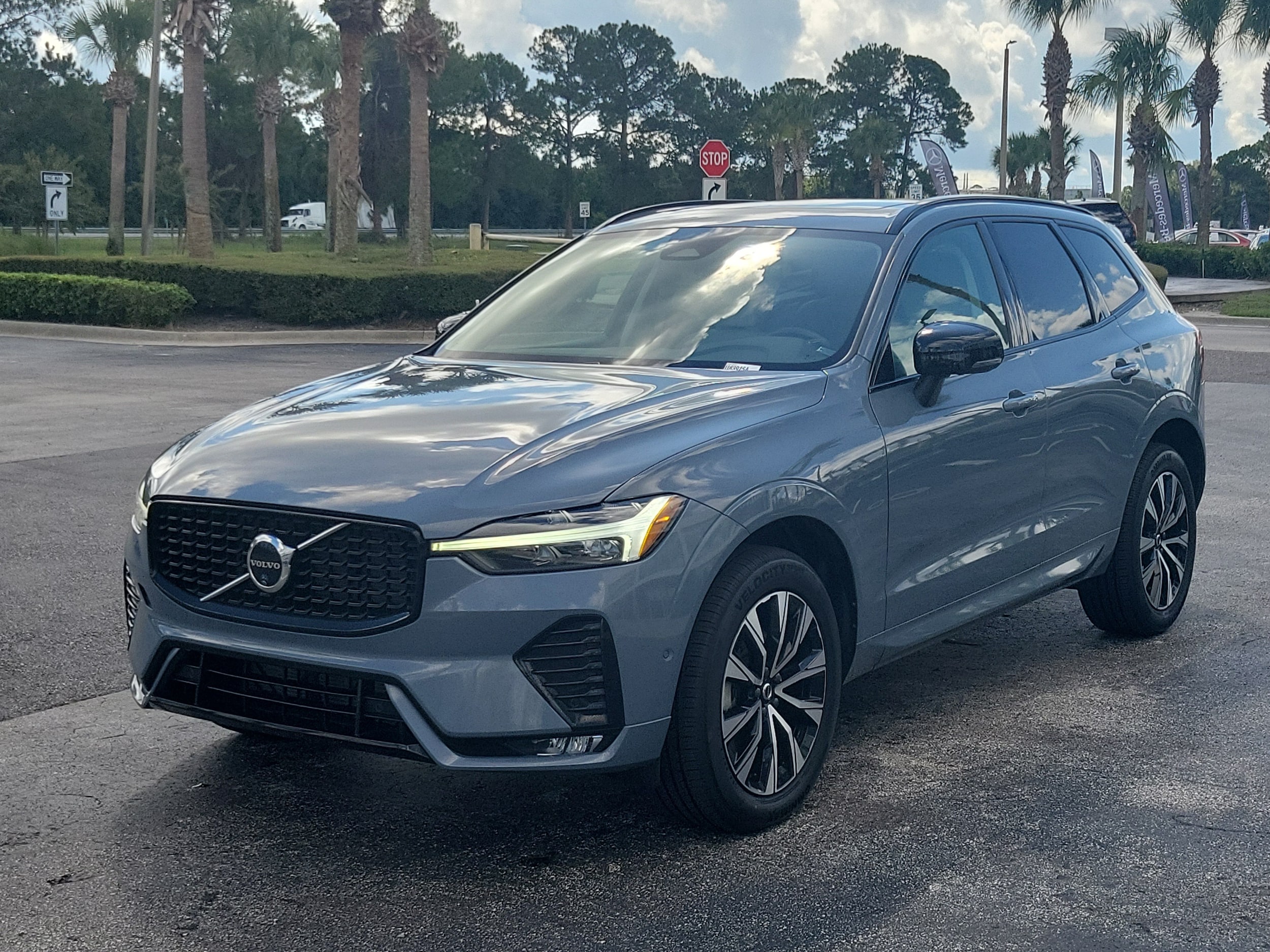 2024 Volvo XC60 Plus - Photo 2