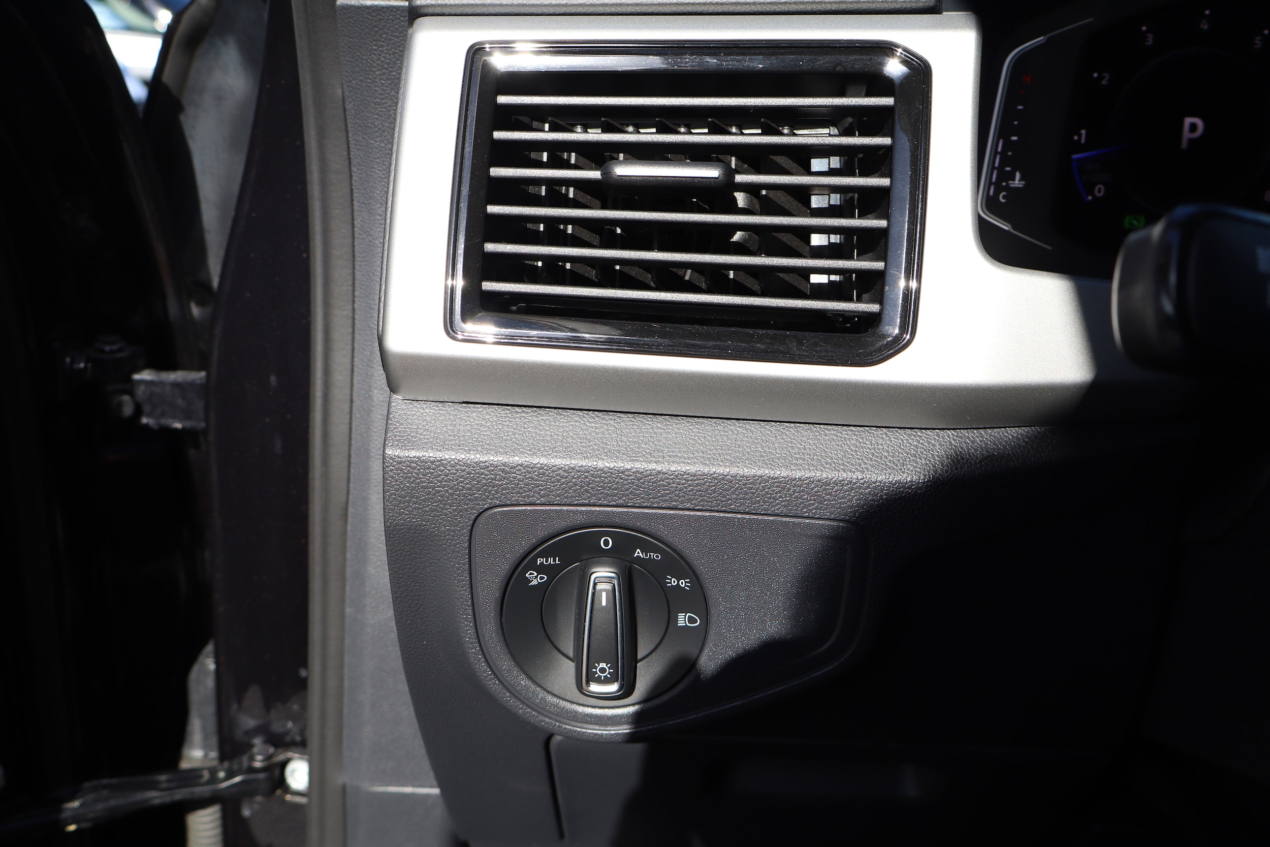 2023 Volkswagen Atlas SE w/Tech - Photo 17