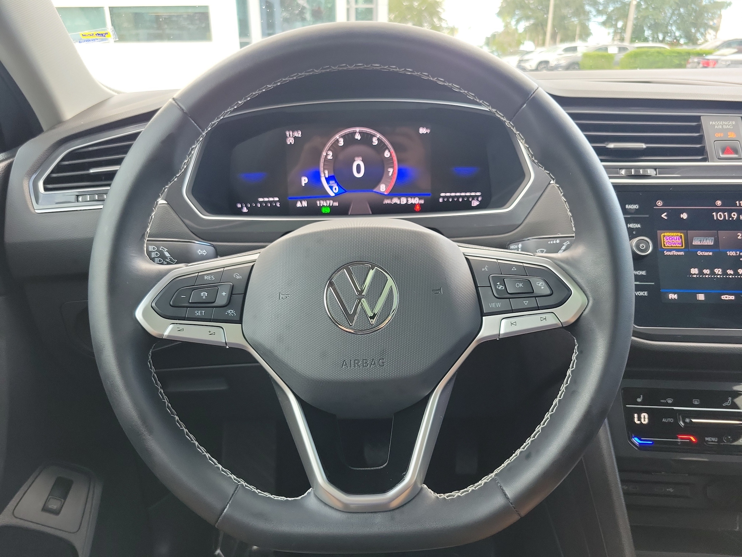 2024 Volkswagen Tiguan SE - Photo 16