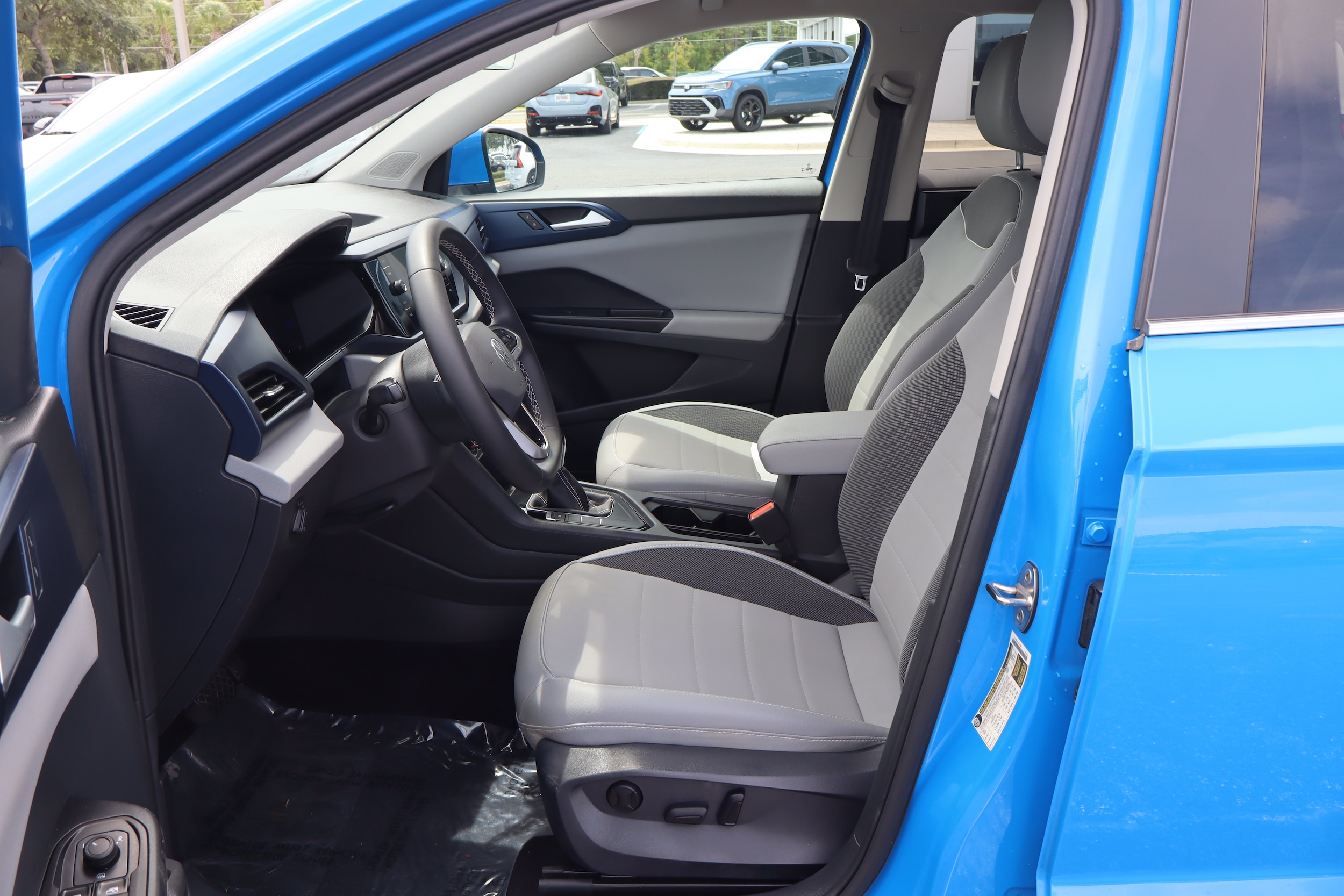 2023 Volkswagen Taos SE - Photo 15