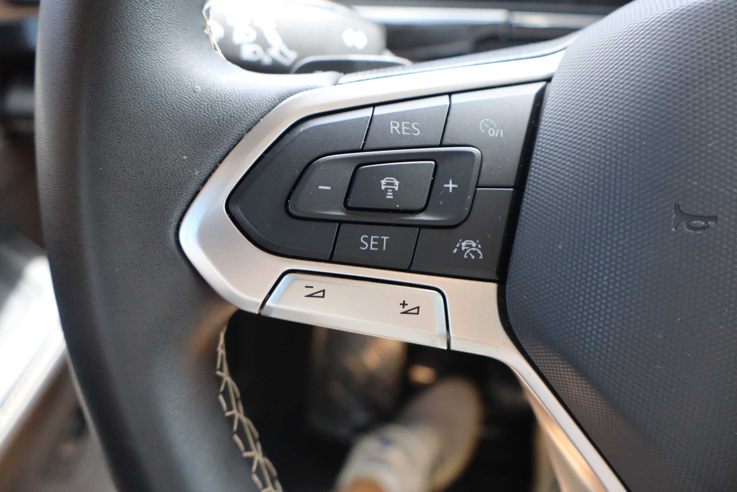 2024 Volkswagen Atlas SE w/Tech - Photo 24