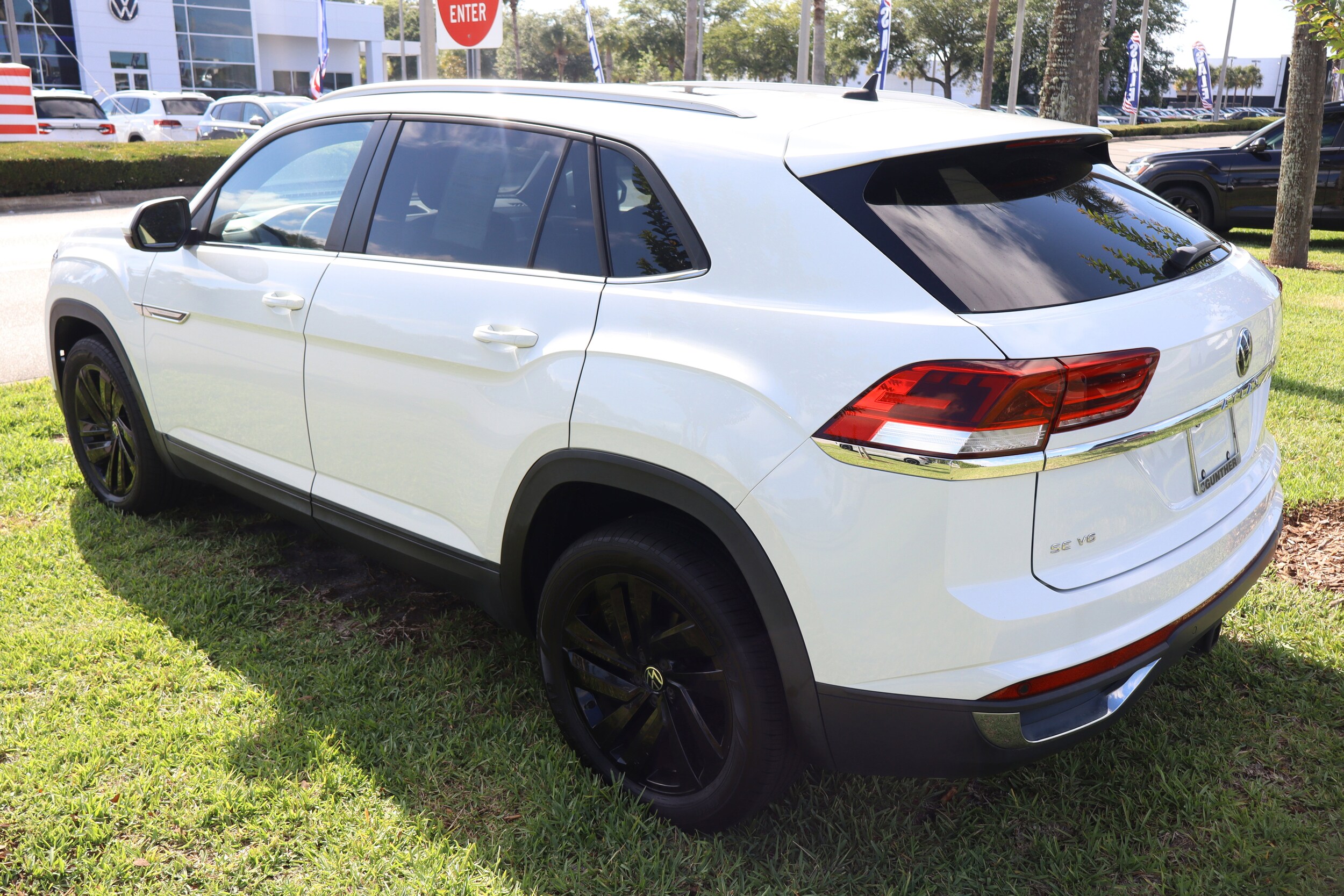 2022 Volkswagen Atlas Cross Sport SE w/Tech - Photo 5