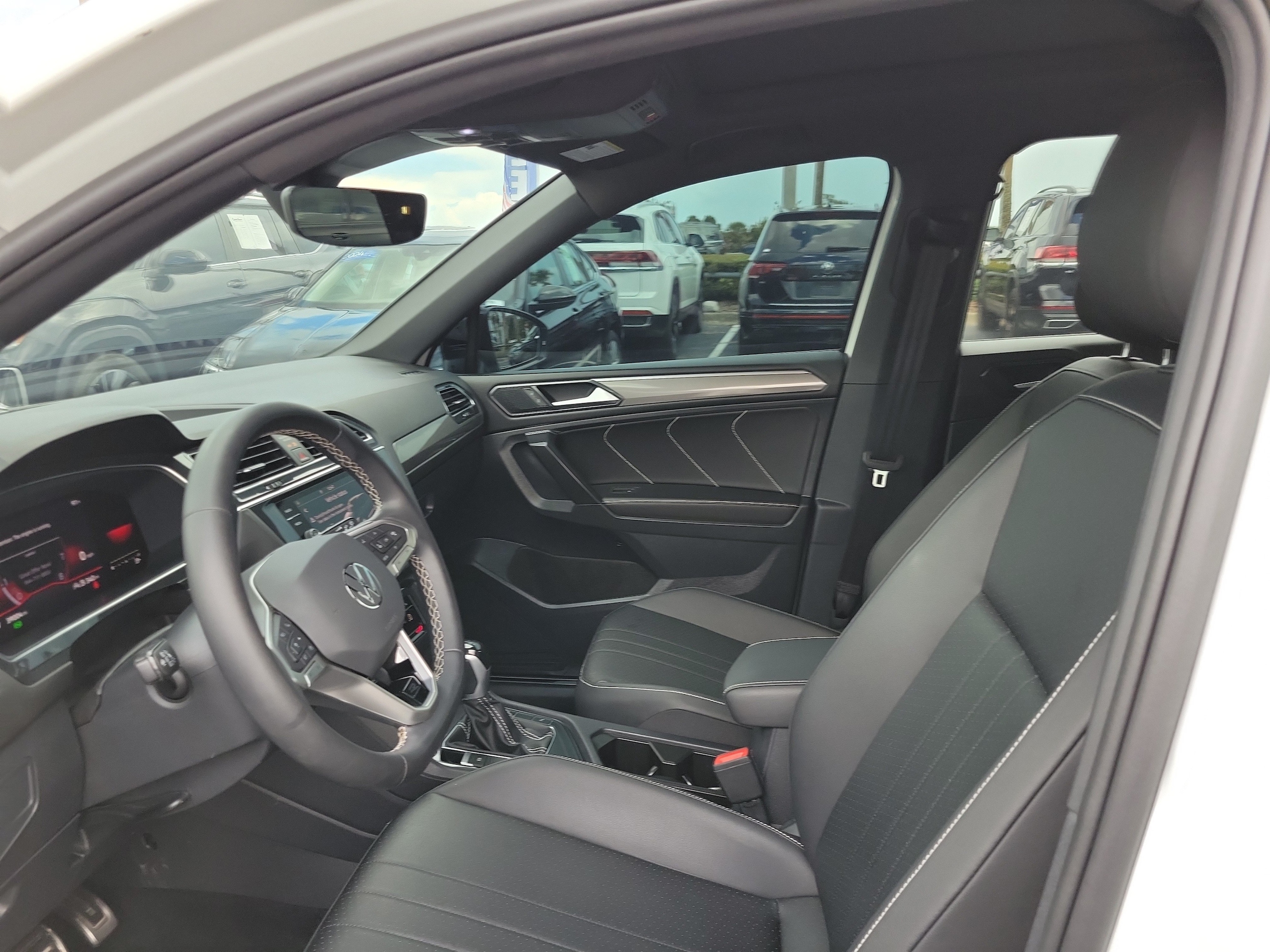 2023 Volkswagen Tiguan SE R-LINE BLACK - Photo 16