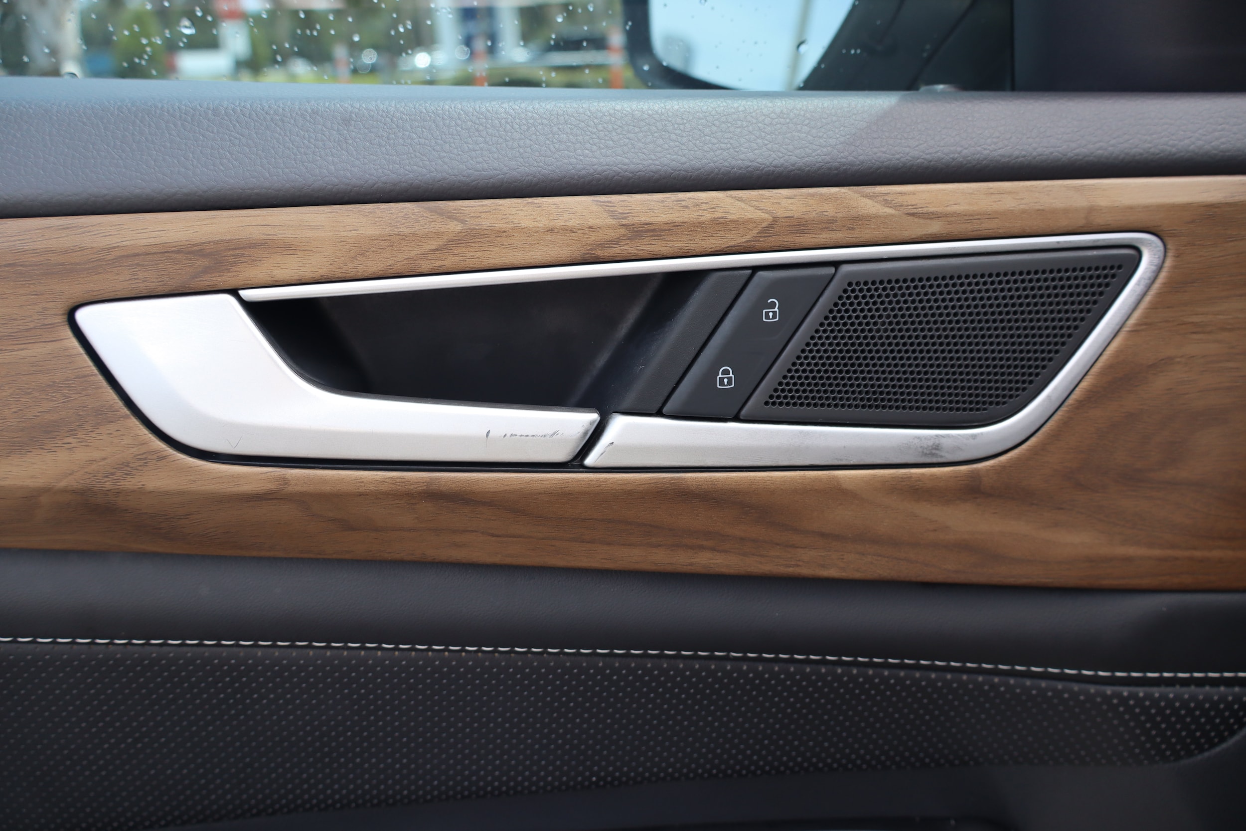 2024 Volkswagen Atlas SE w/Tech - Photo 19