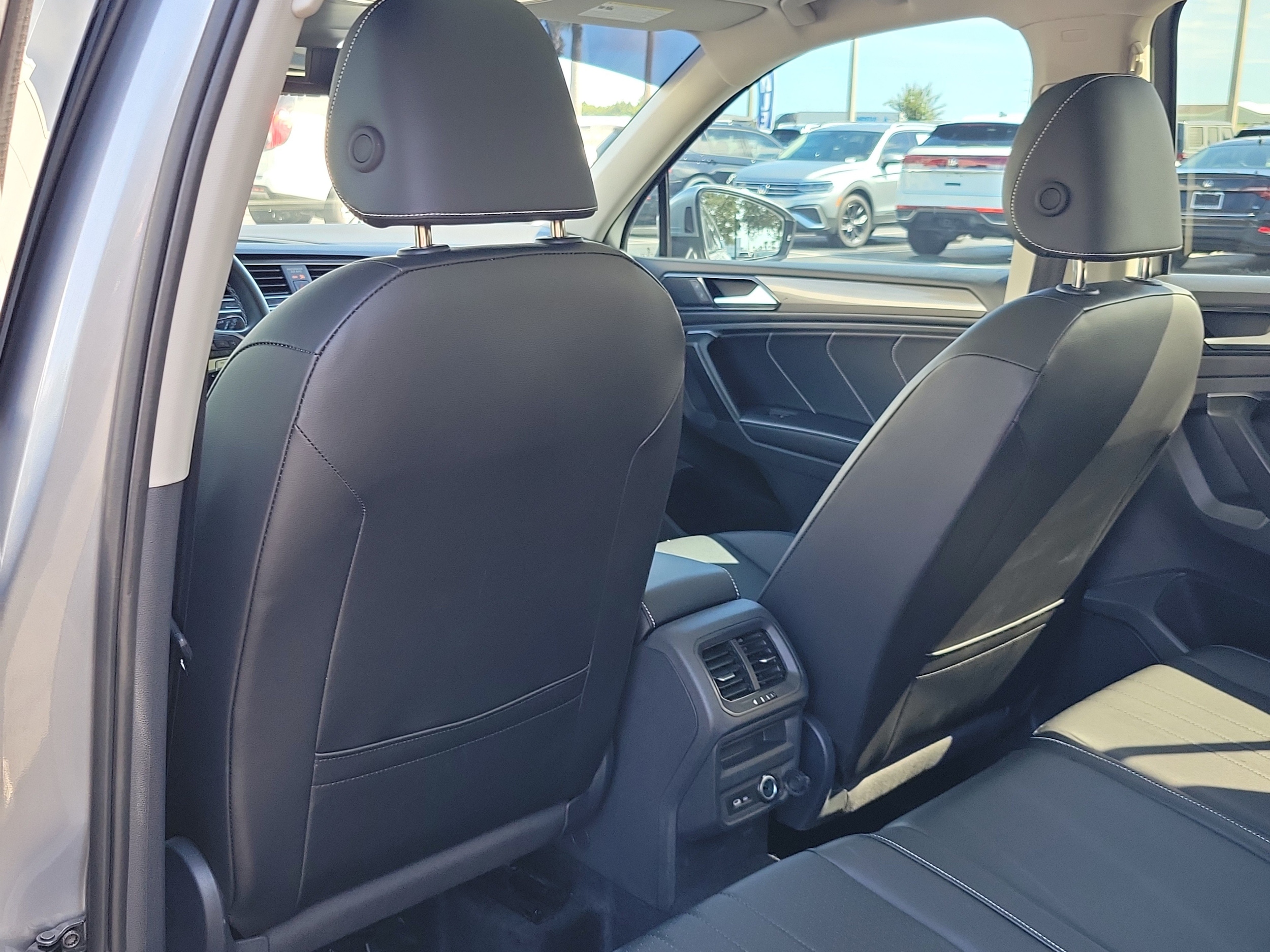 2024 Volkswagen Tiguan SE - Photo 12