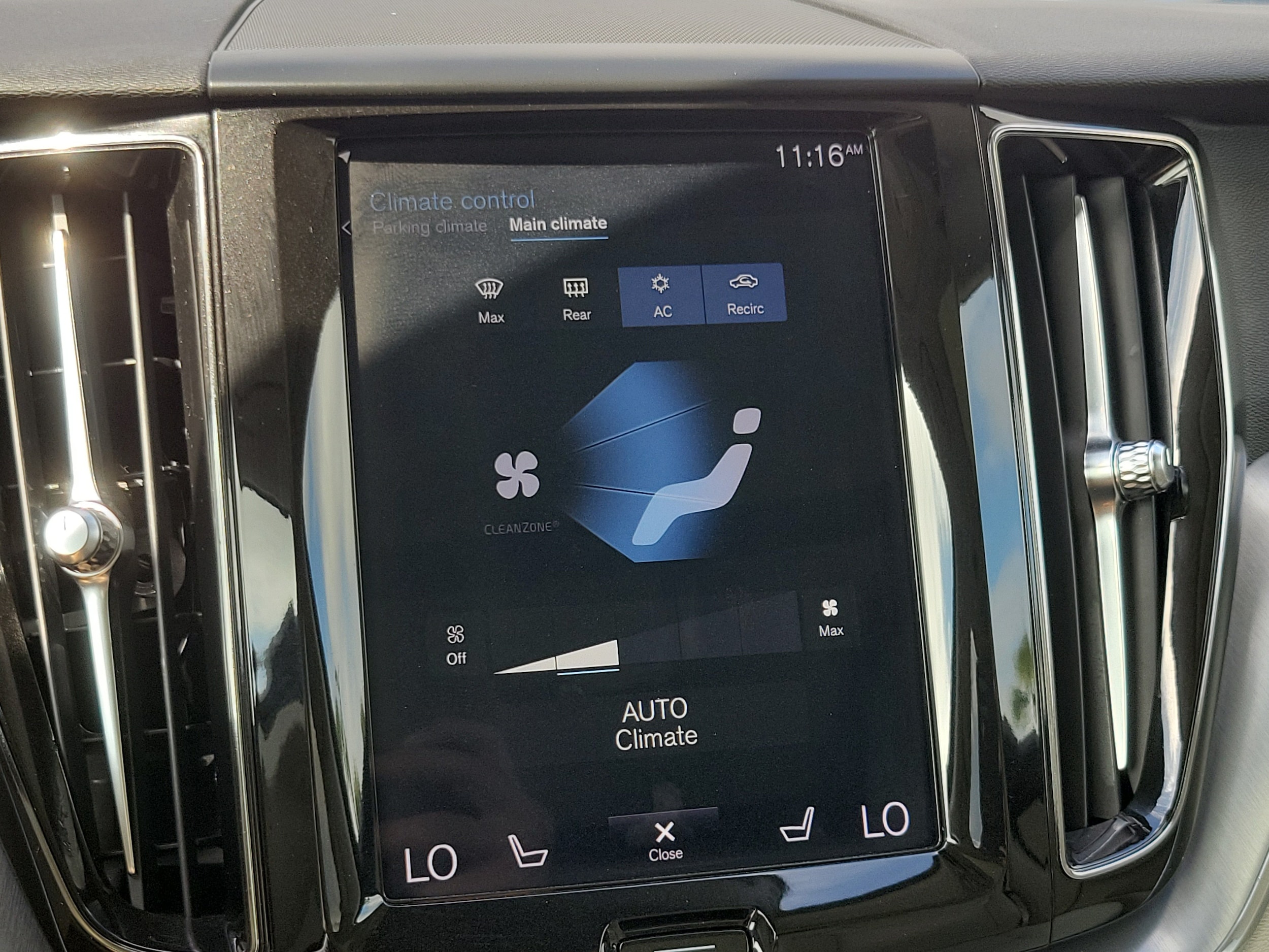 2018 Volvo XC60 Momentum - Photo 23