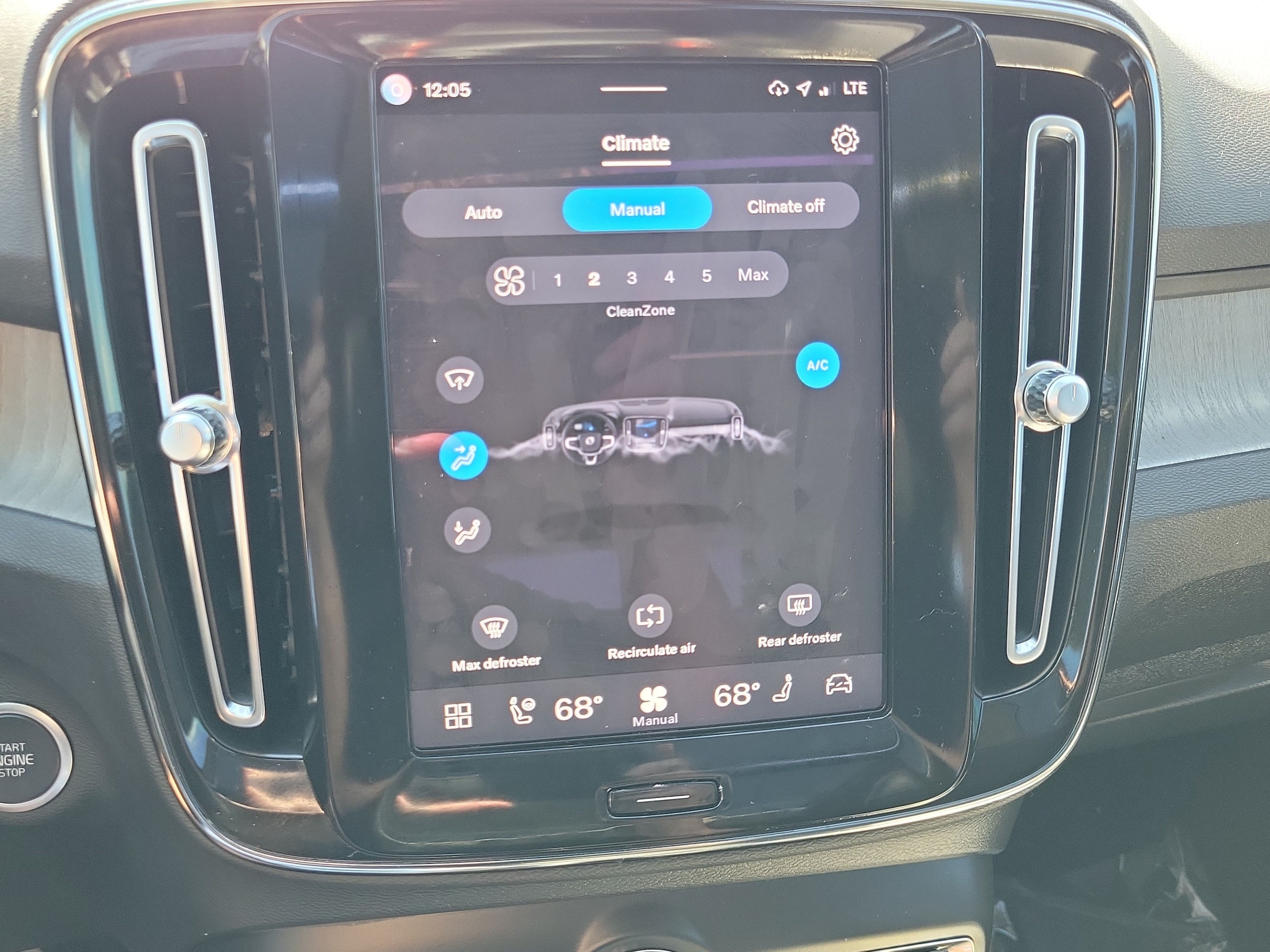 2023 Volvo XC40 Plus - Photo 27
