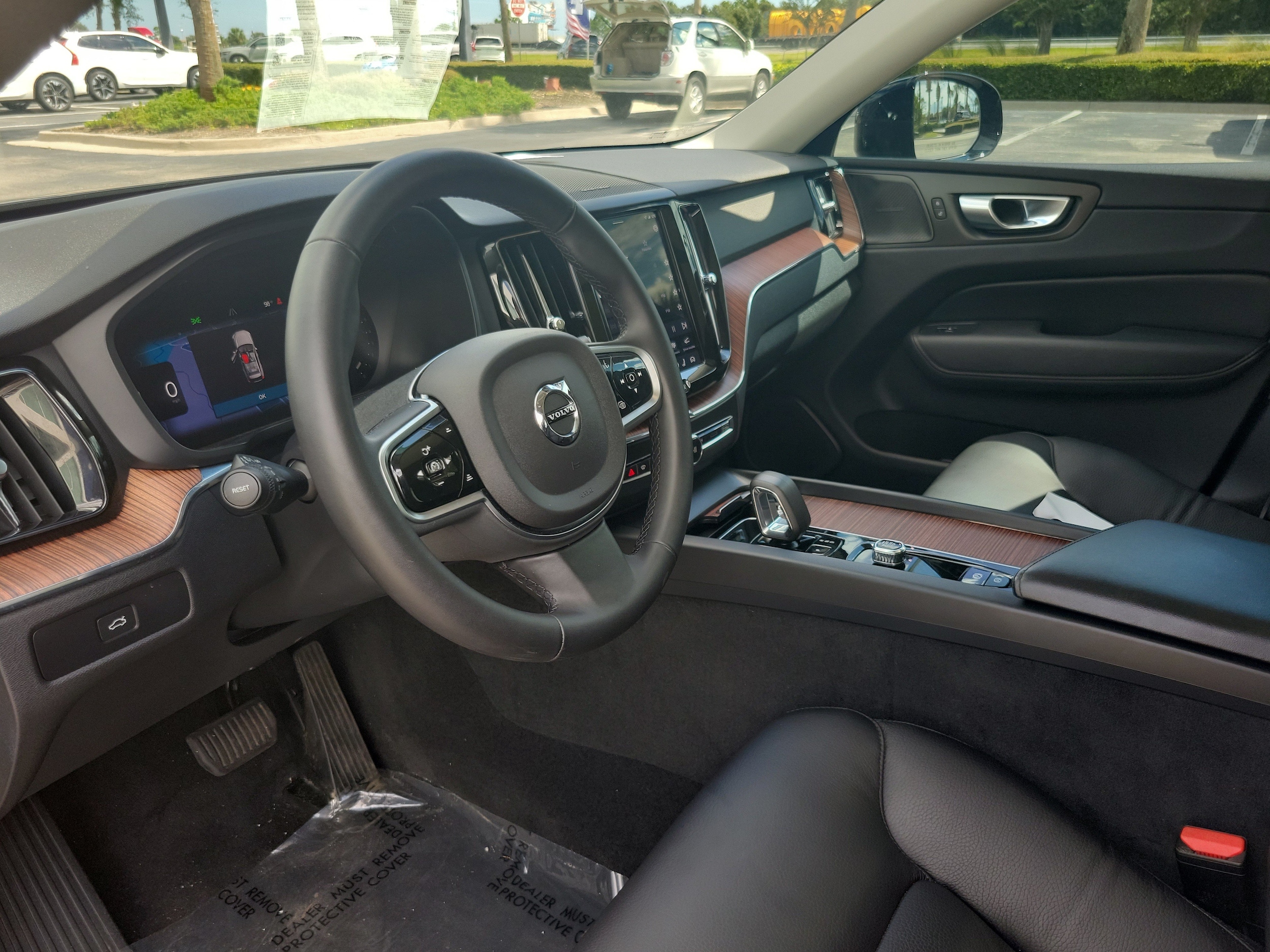 2024 Volvo XC60 Plus - Photo 14