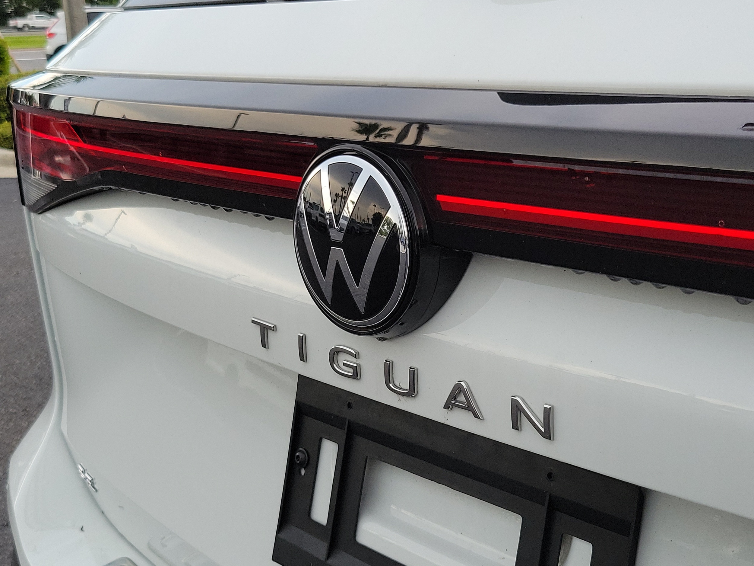2025 Volkswagen Tiguan SE - Photo 6