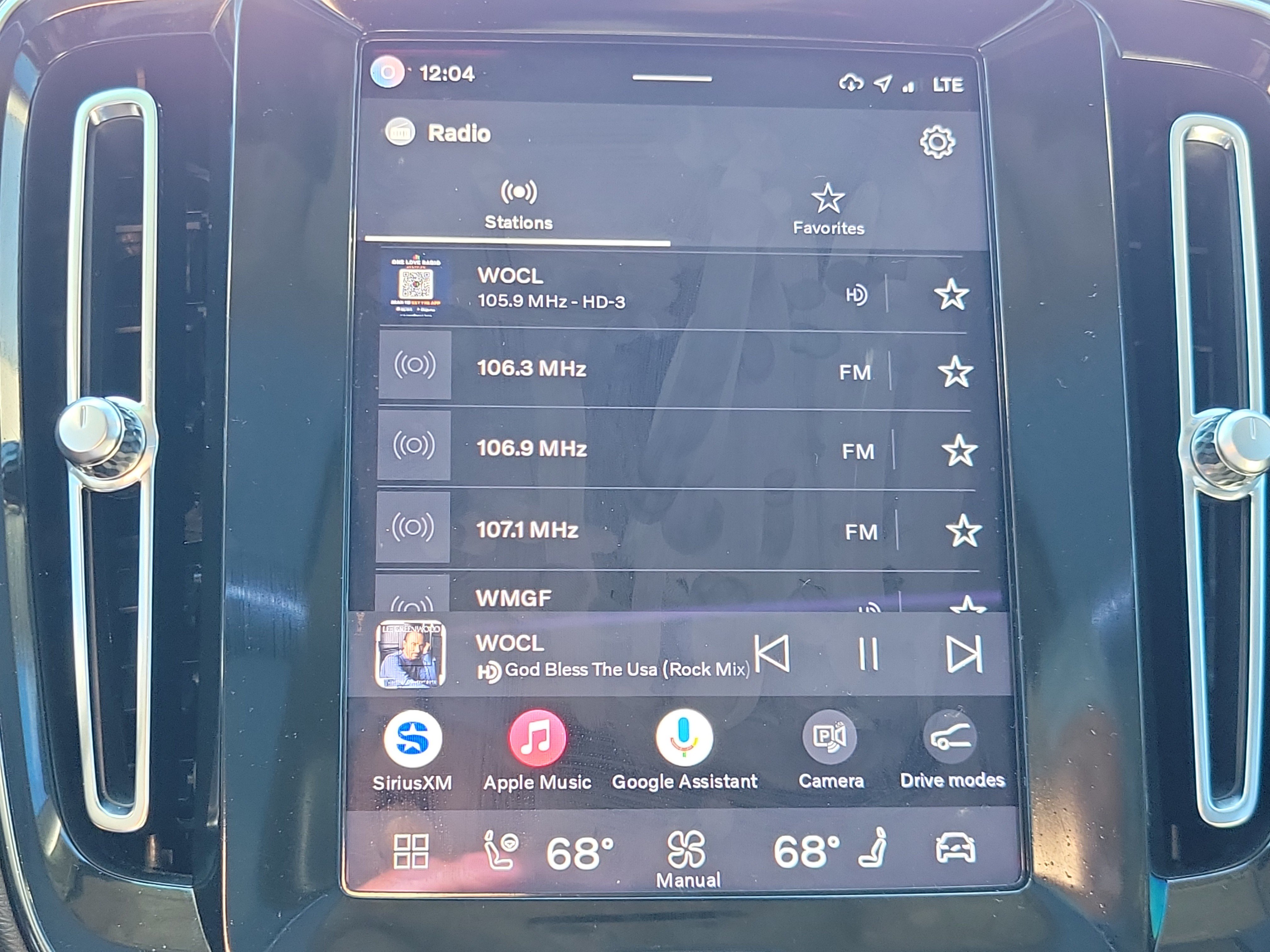 2023 Volvo XC40 Plus - Photo 25