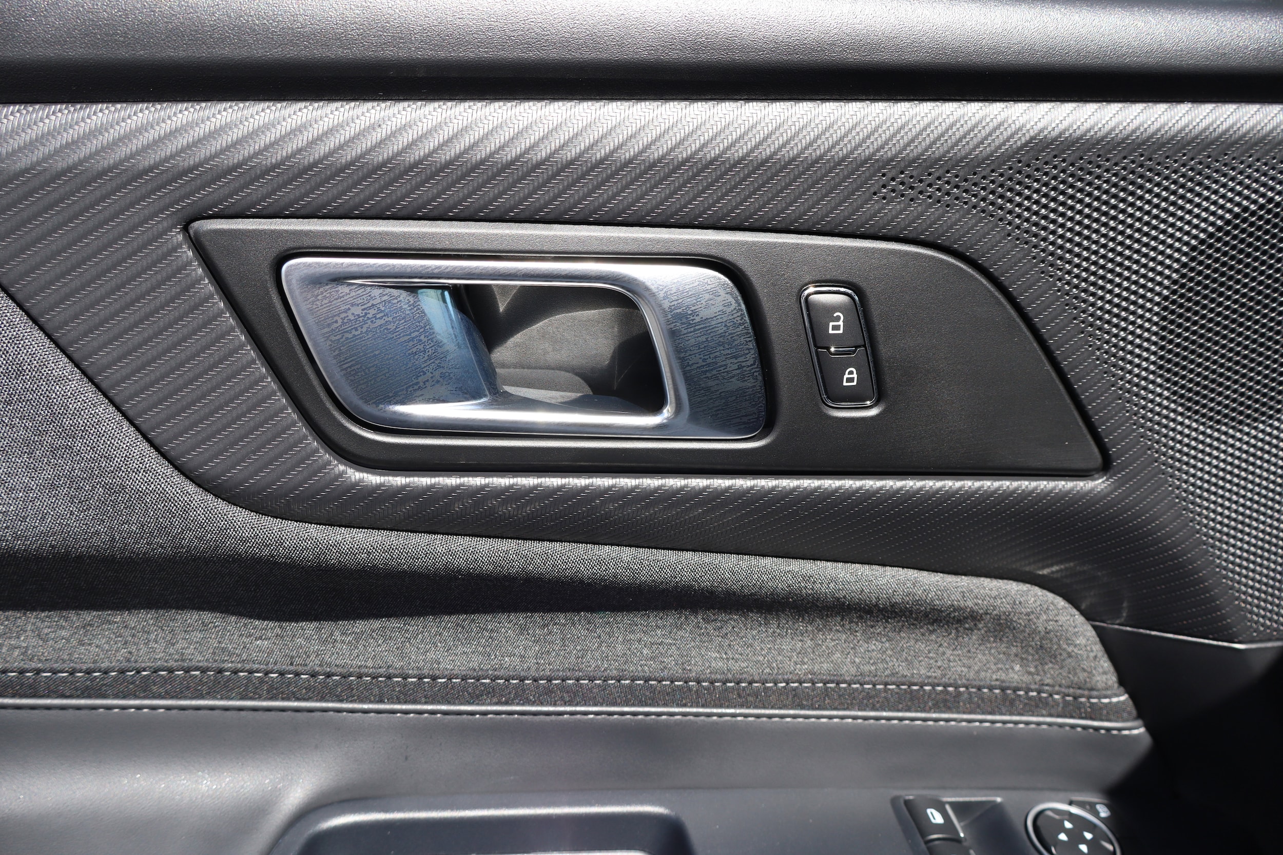 2025 Ford Mustang EcoBoost - Photo 13