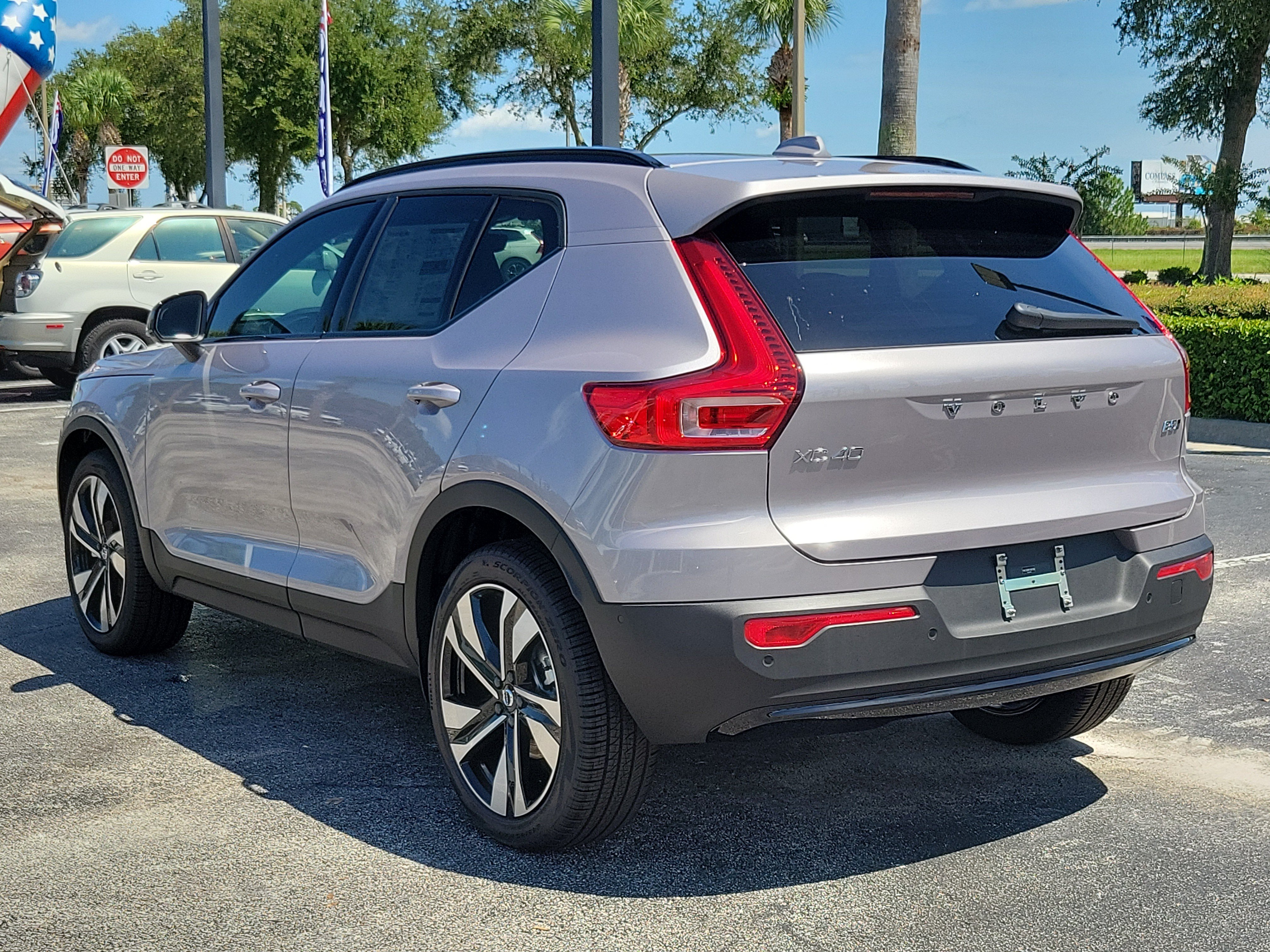 New 2026 Volvo XC40 B5 Ultra SUV
