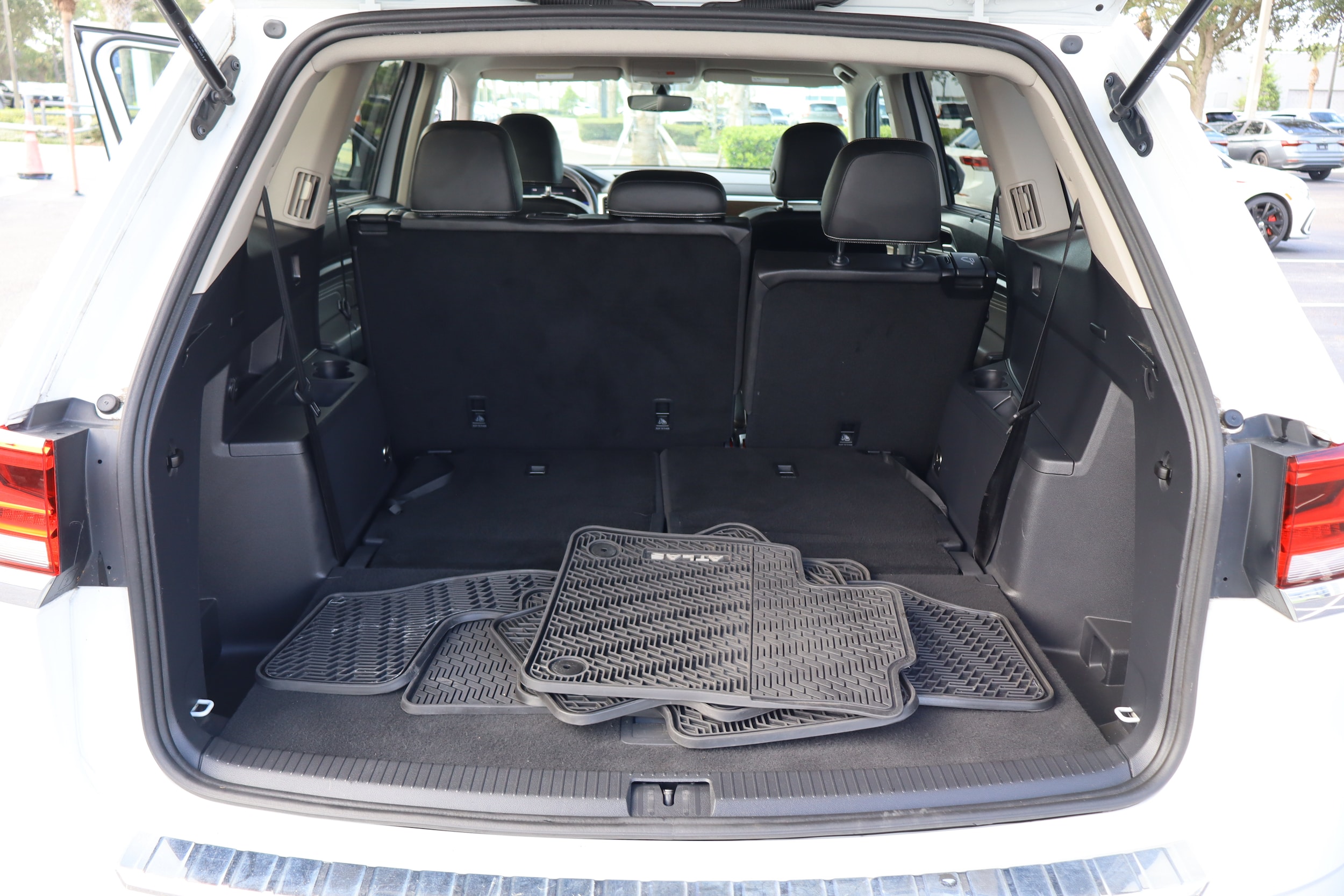 2023 Volkswagen Atlas SE - Photo 11