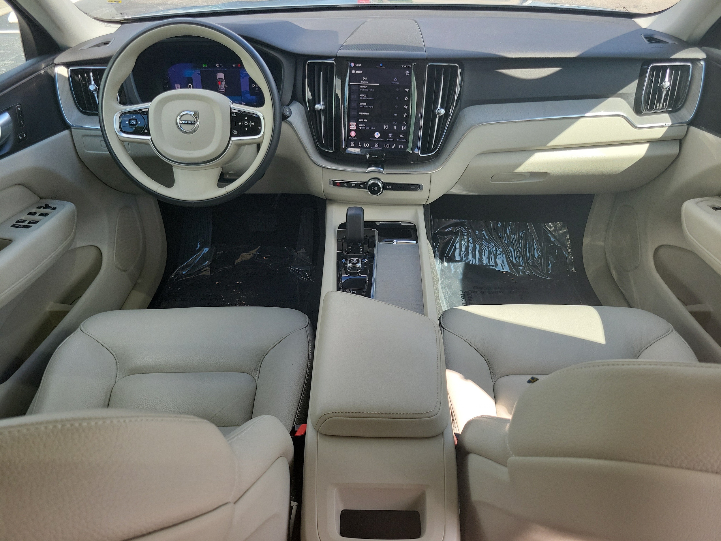 2024 Volvo XC60 Plus - Photo 9