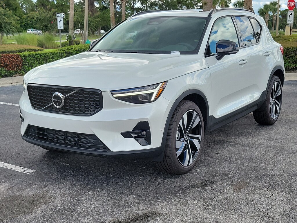New 2026 Volvo XC40 B5 Plus SUV
