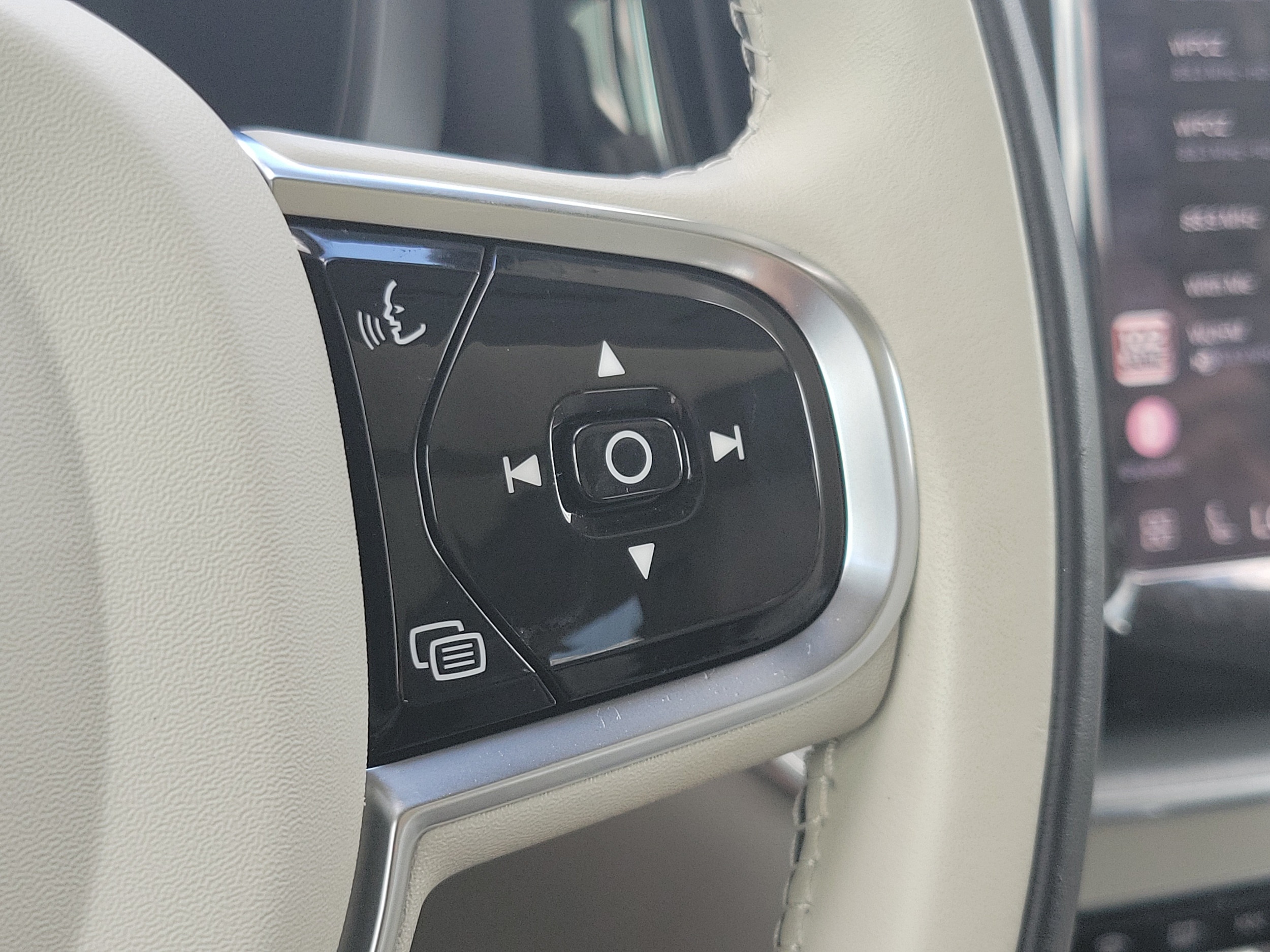 2024 Volvo XC60 Plus - Photo 17