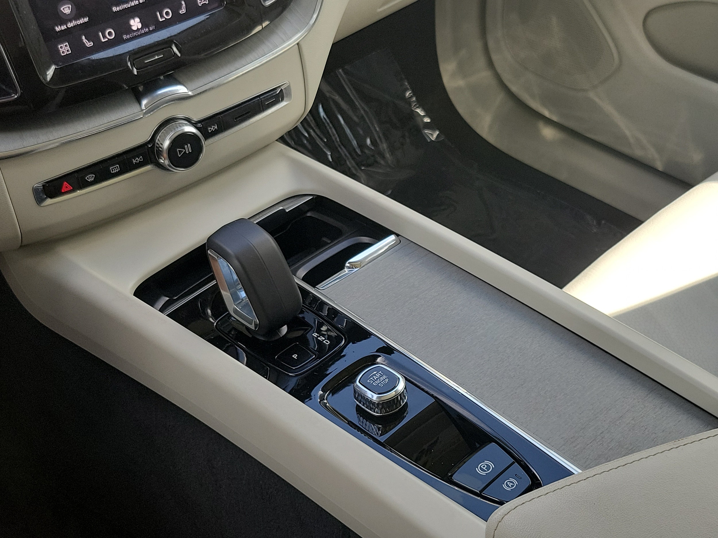 2024 Volvo XC60 Plus - Photo 24