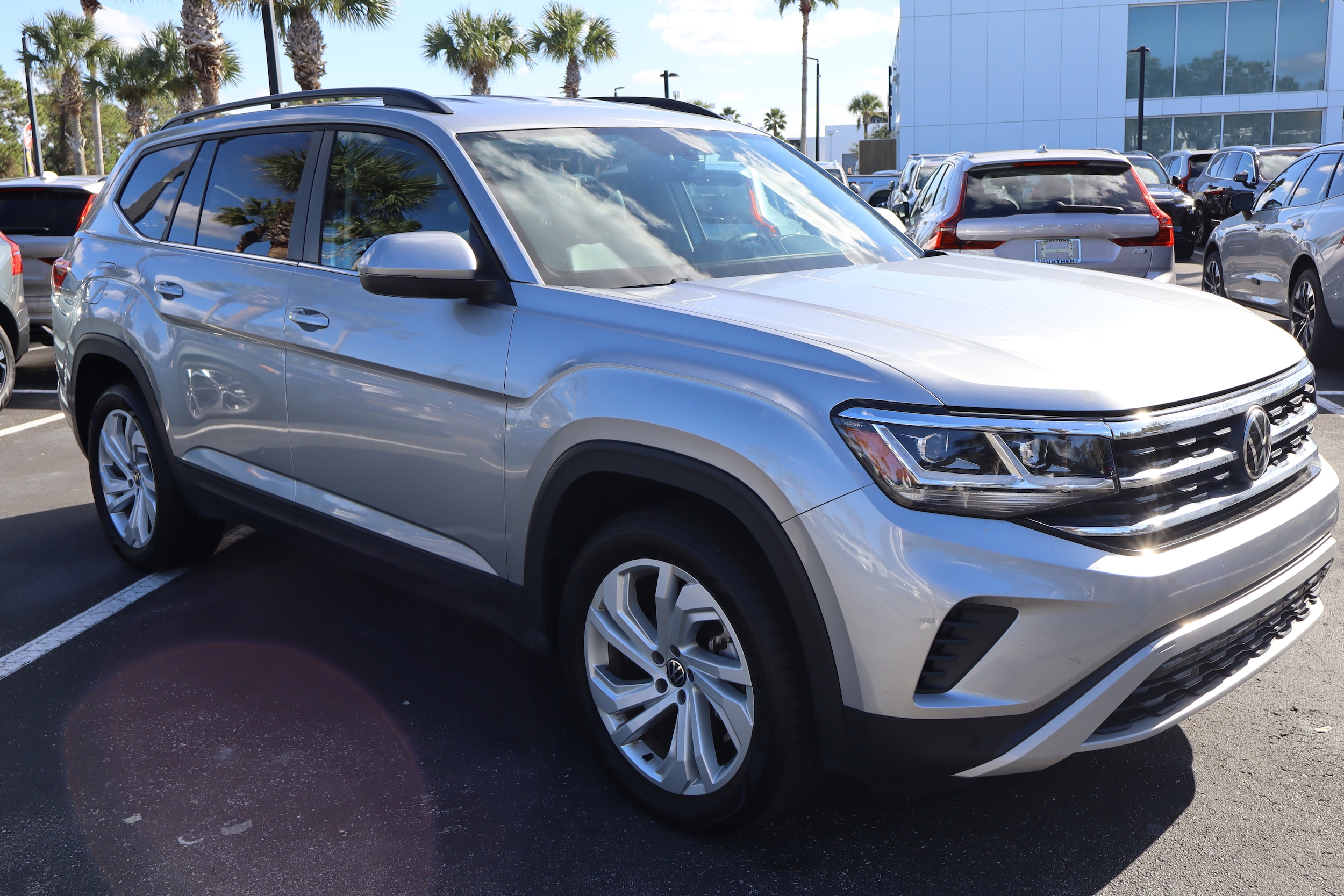 2023 Volkswagen Atlas SE w/Tech's photo