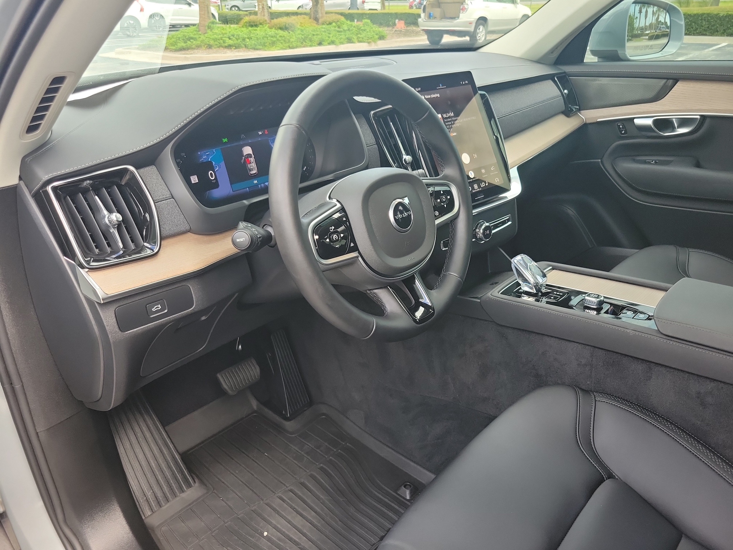 2025 Volvo XC90 Plus - Photo 14