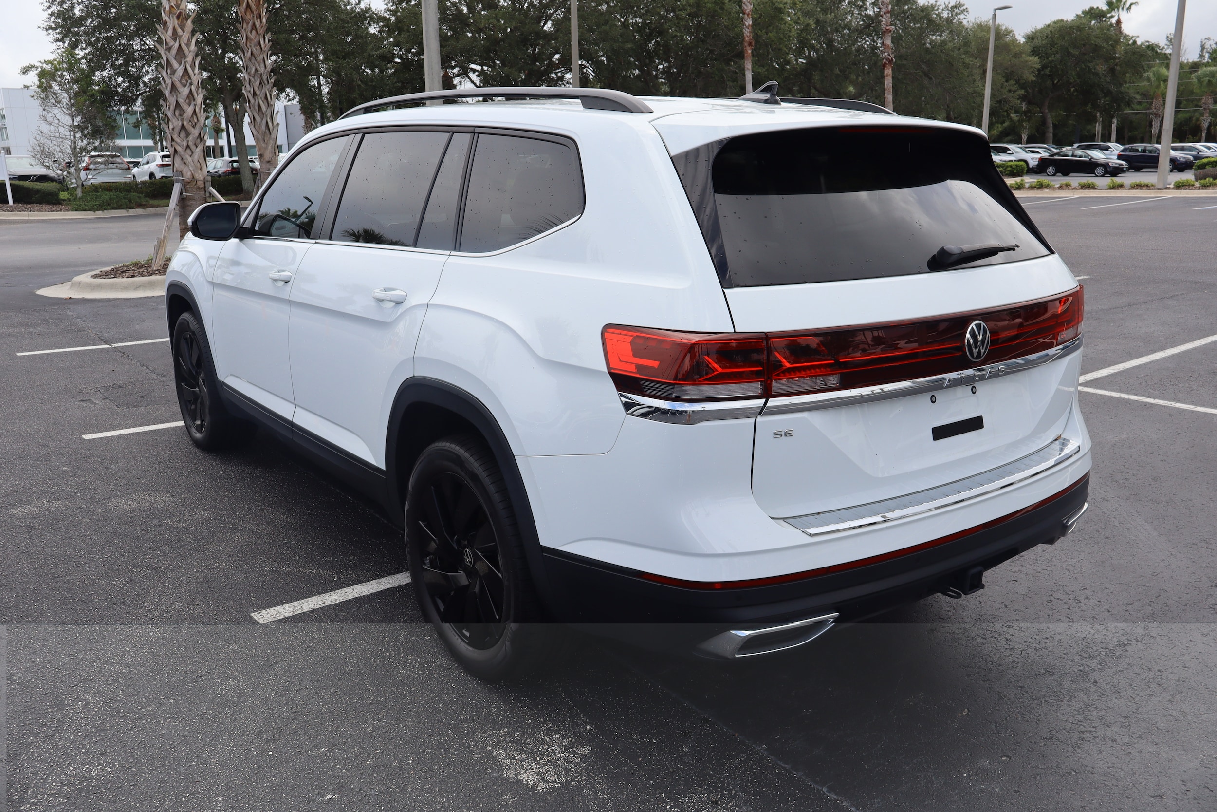 2024 Volkswagen Atlas SE w/Tech - Photo 5