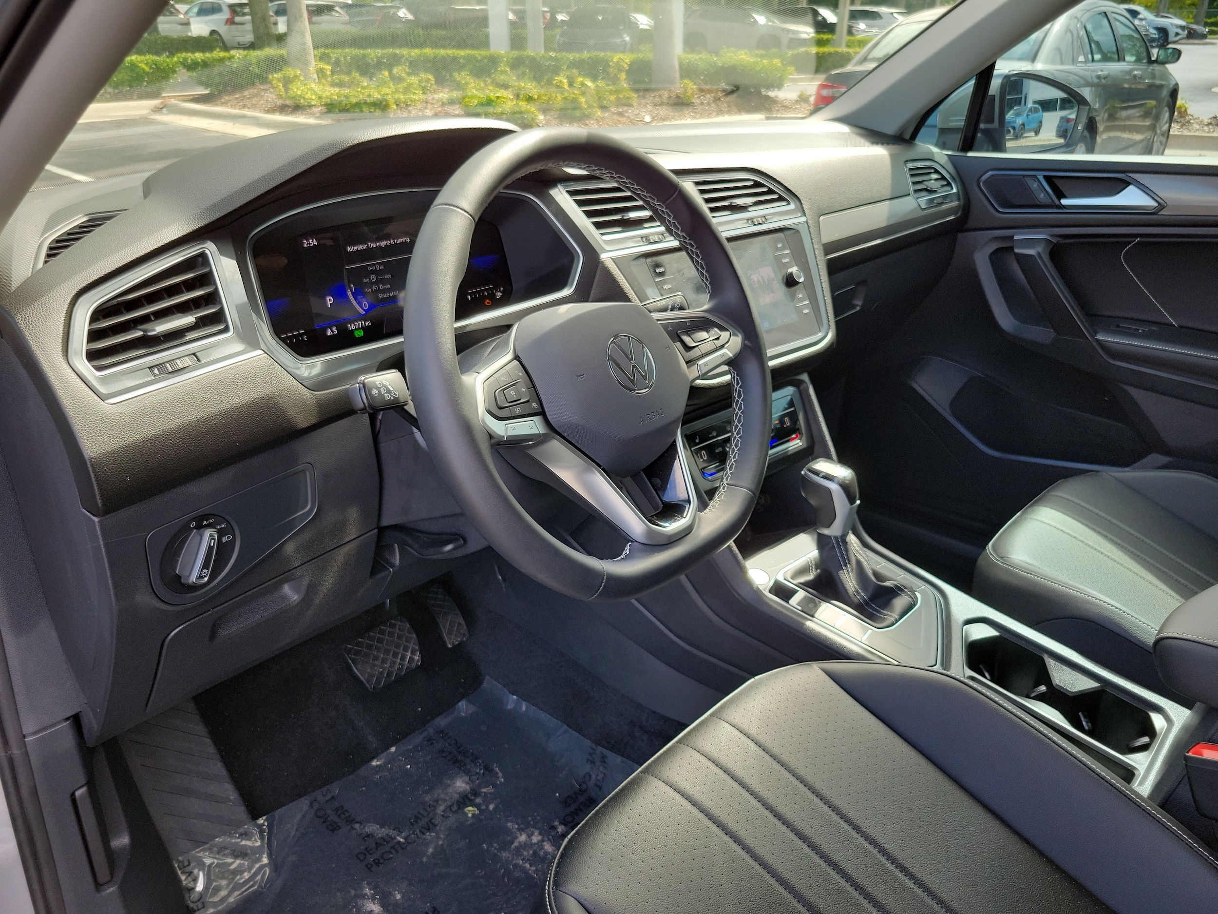2023 Volkswagen Tiguan SE - Photo 13