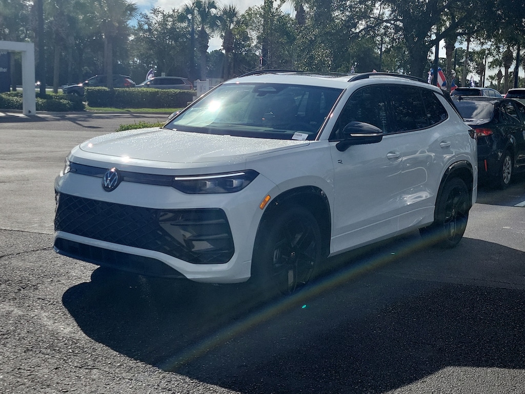 New 2026 Volkswagen Tiguan 2.0T SE R-Line Black SUV