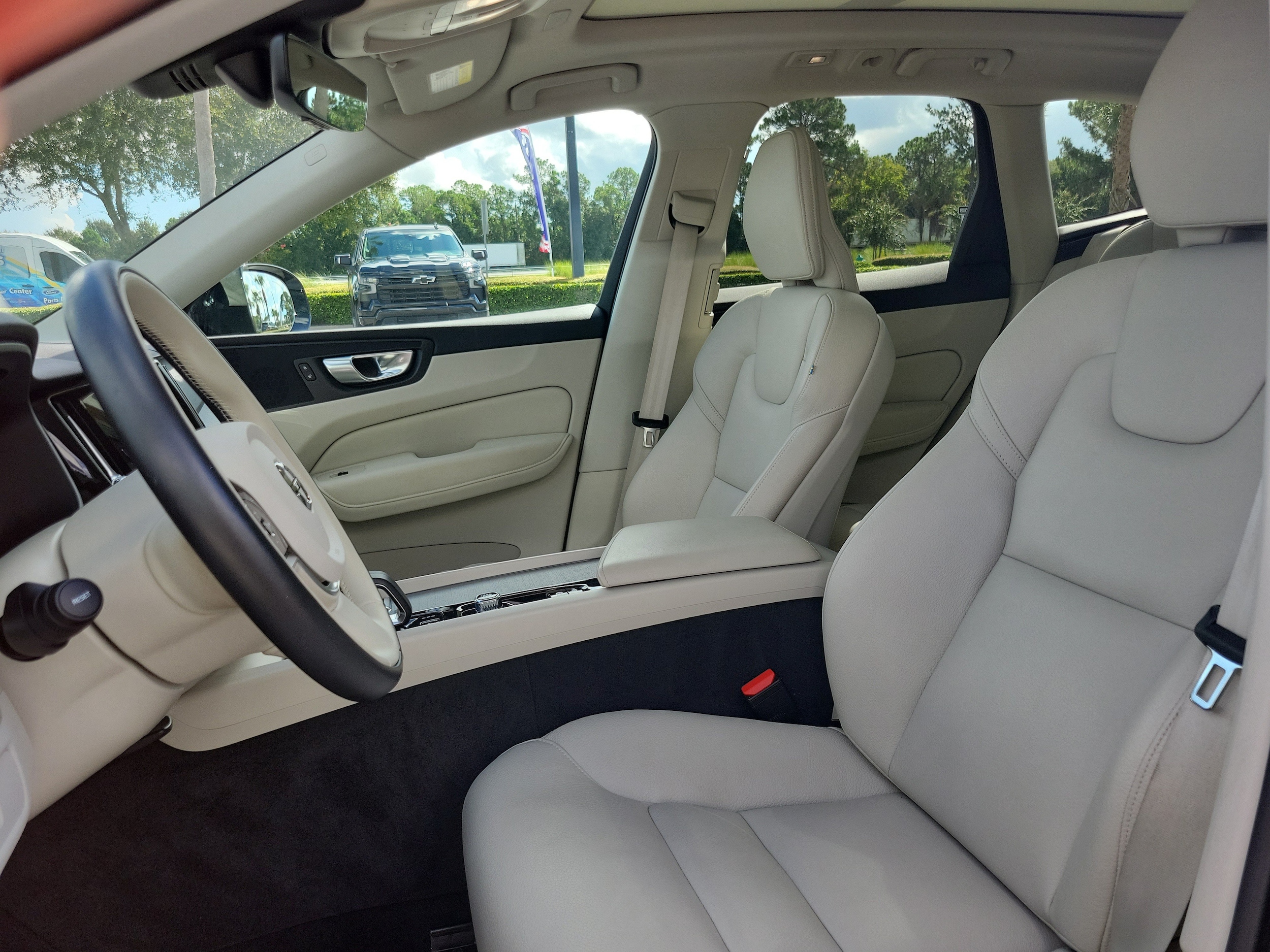 2024 Volvo XC60 Plus - Photo 12