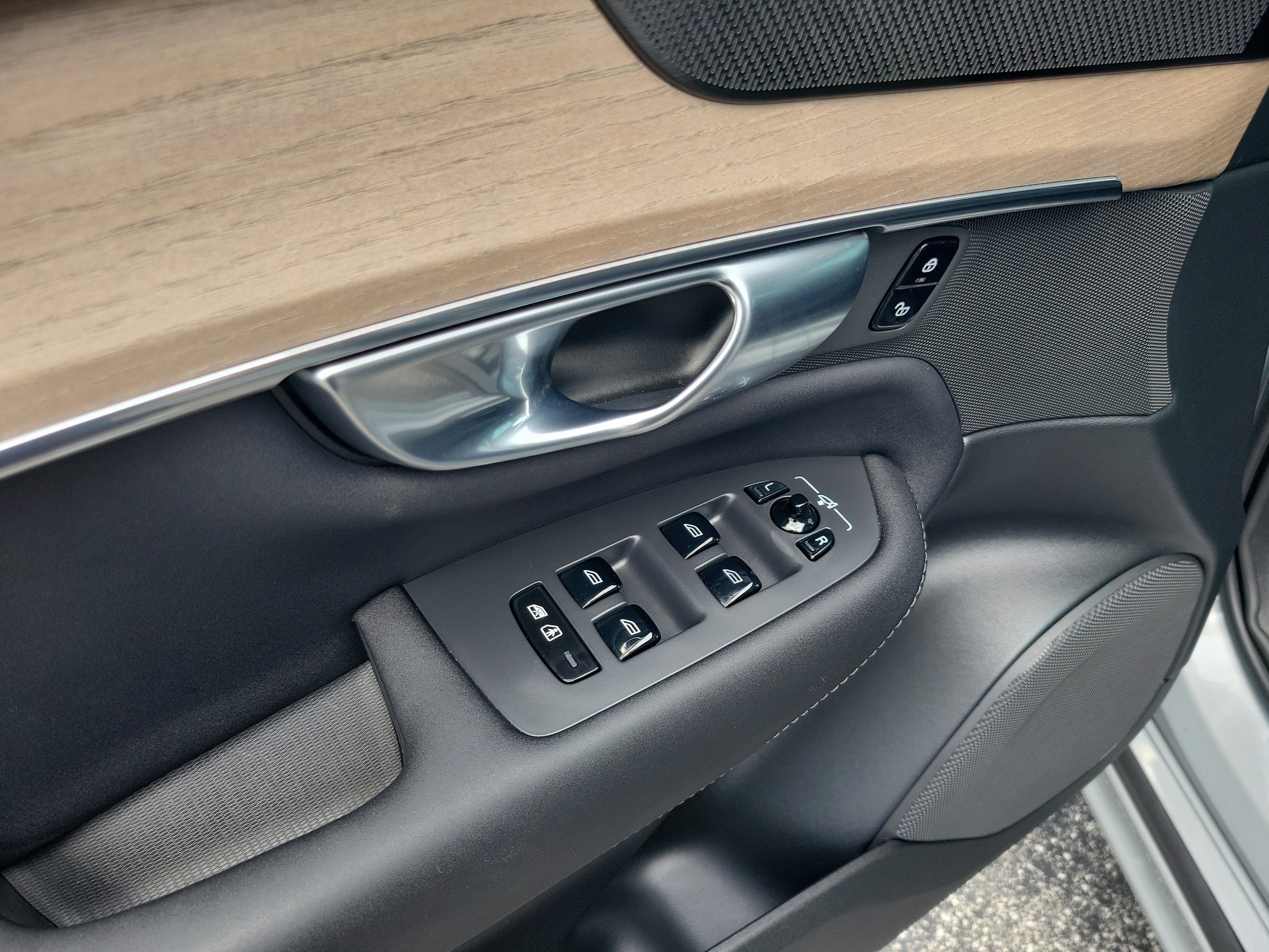 2025 Volvo XC90 Plus - Photo 13