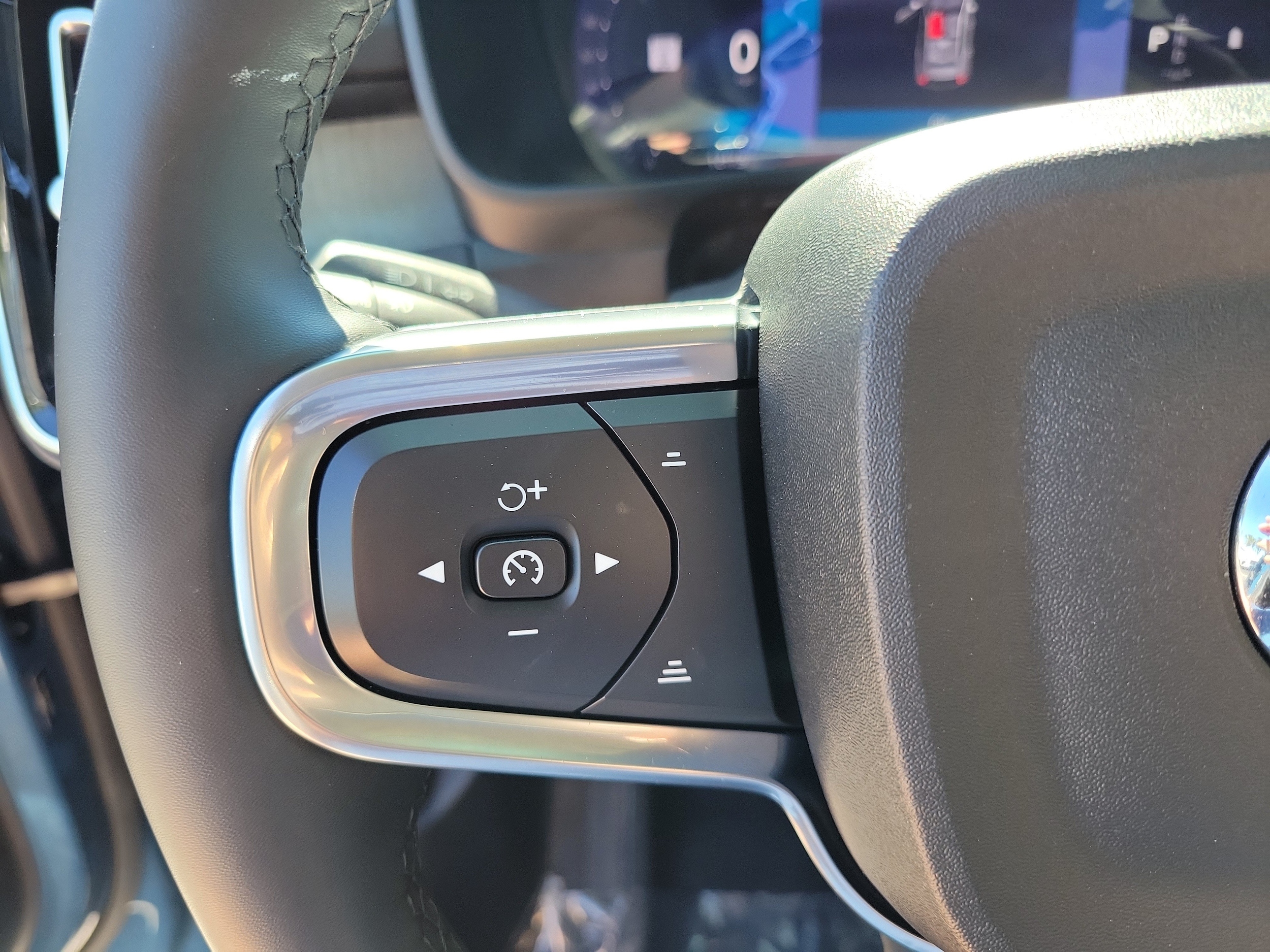 2023 Volvo XC40 Plus - Photo 20
