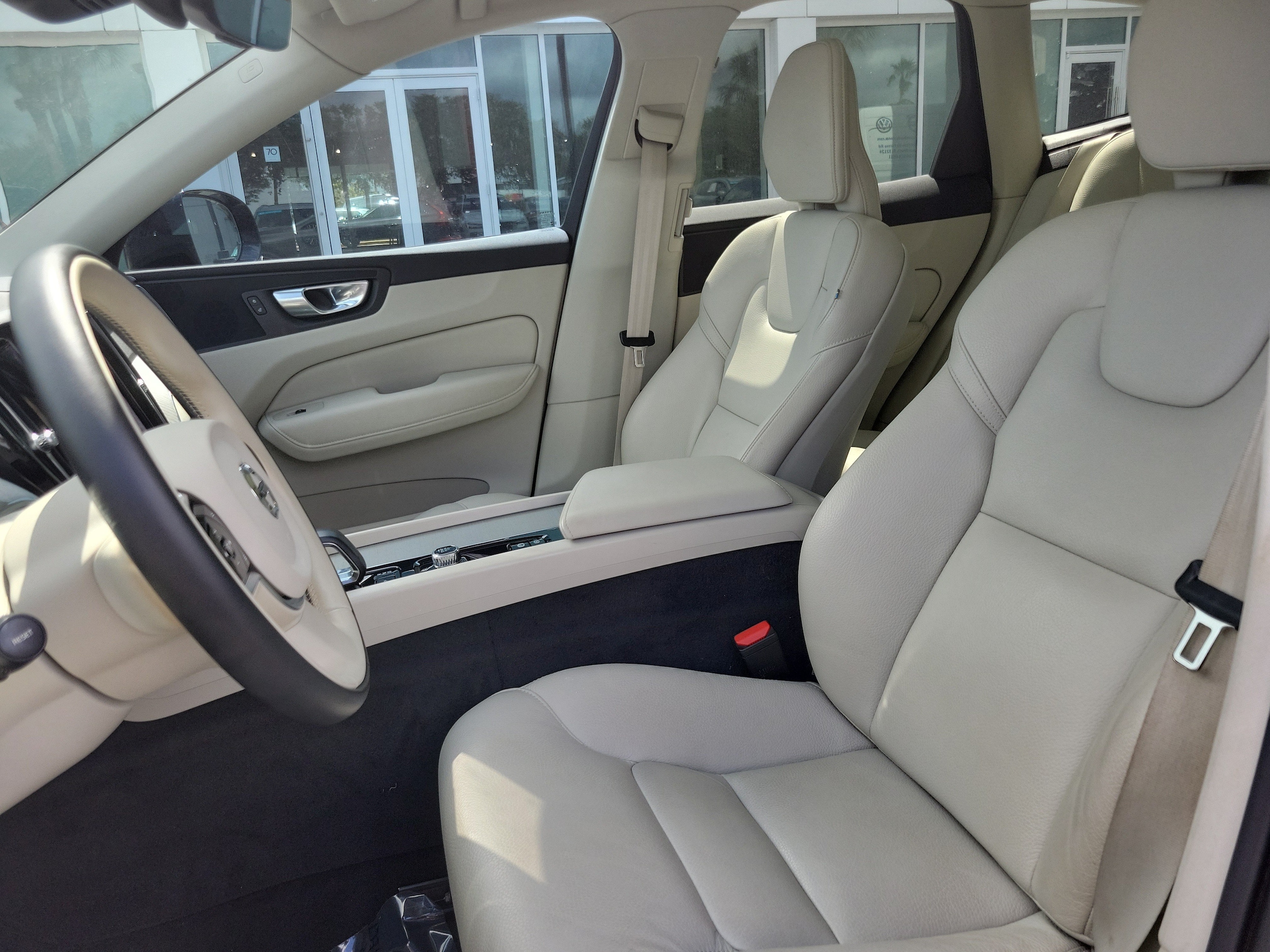 2024 Volvo XC60 Plus - Photo 15