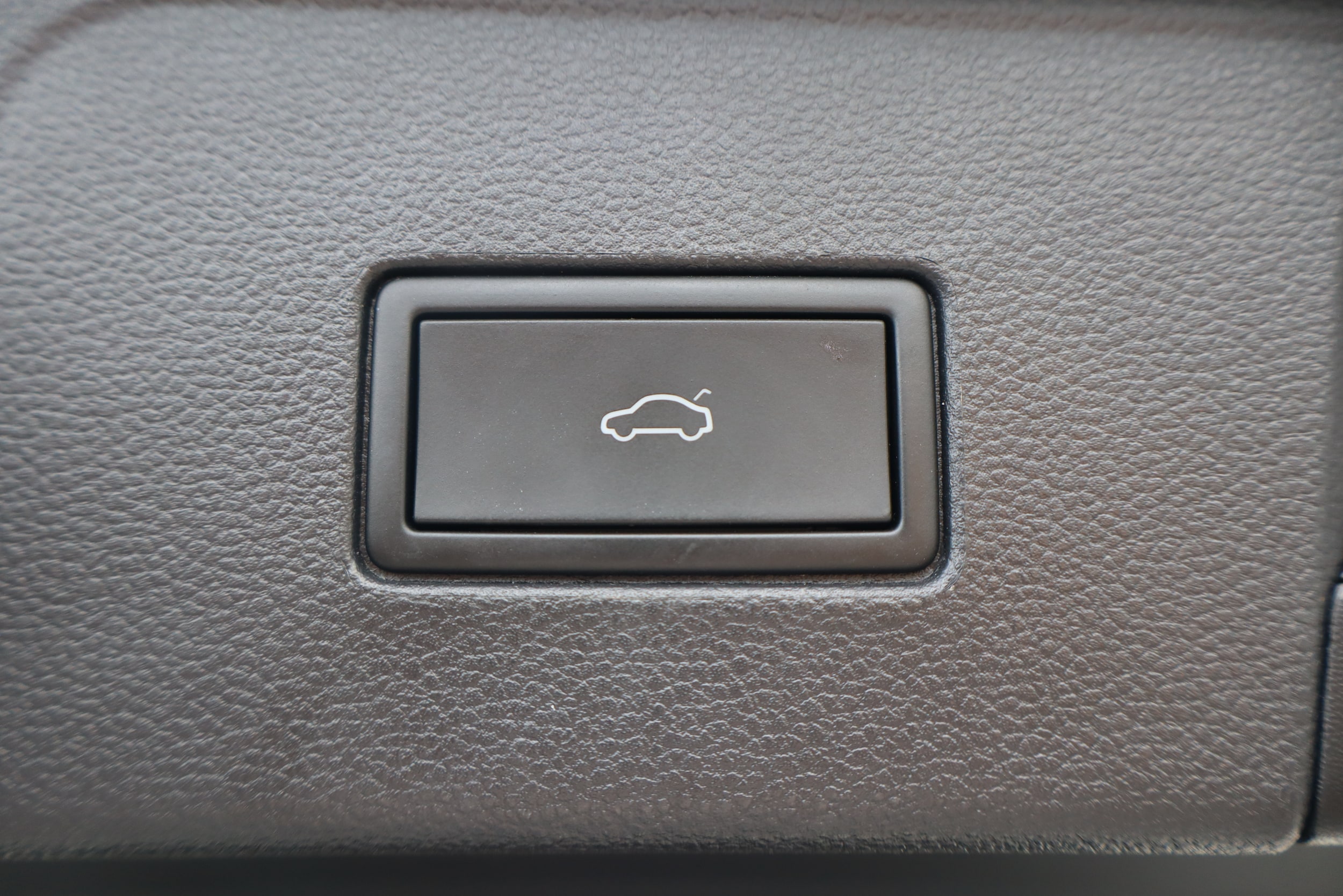 2024 Volkswagen Atlas SE w/Tech - Photo 13