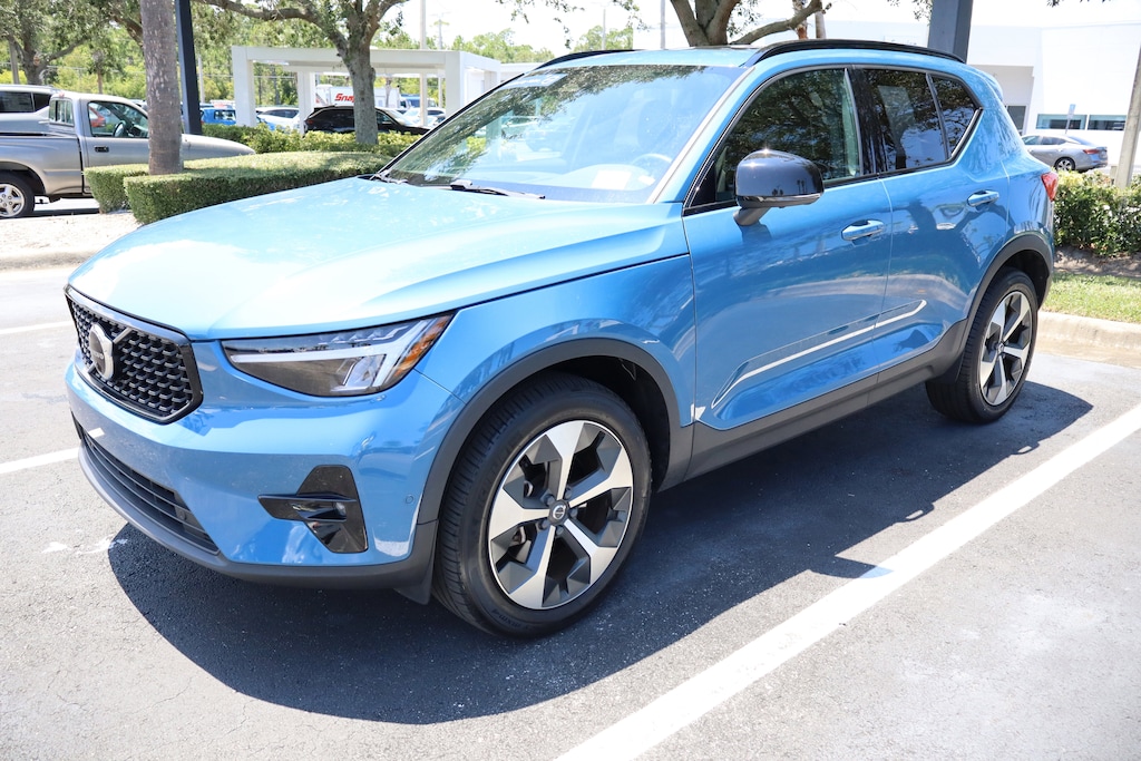 Used 2023 Volvo XC40 Ultimate Dark Theme B5 AWD Ultimate Dark Theme