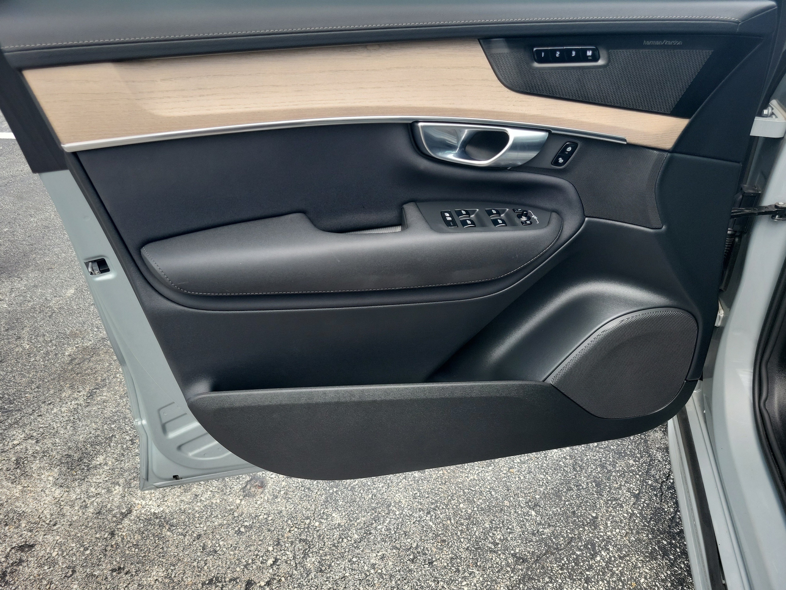 2025 Volvo XC90 Plus - Photo 12